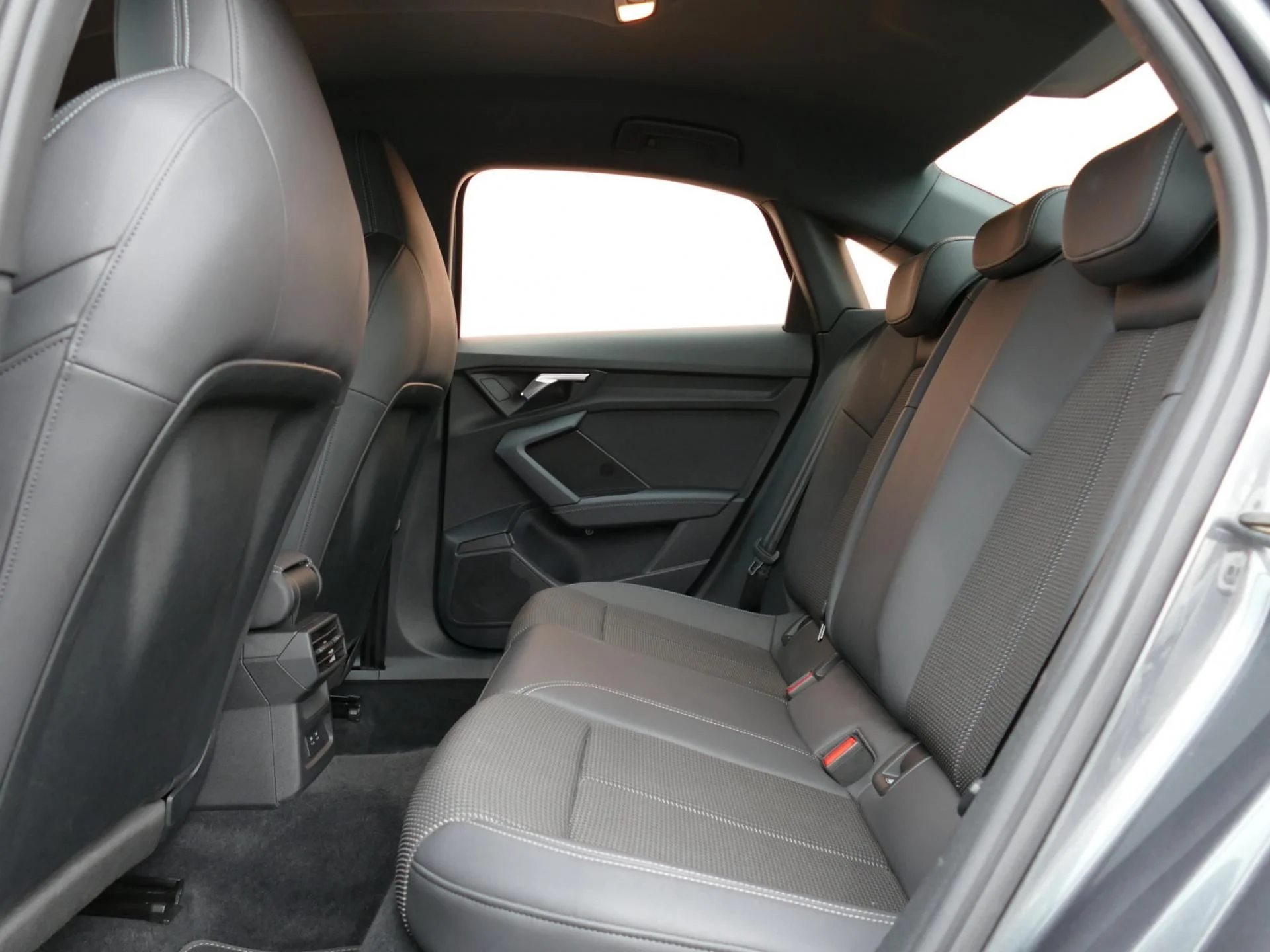 AUDI A3 berline - Miniature 7 sur 33 - Cliquer pour voir cette photo