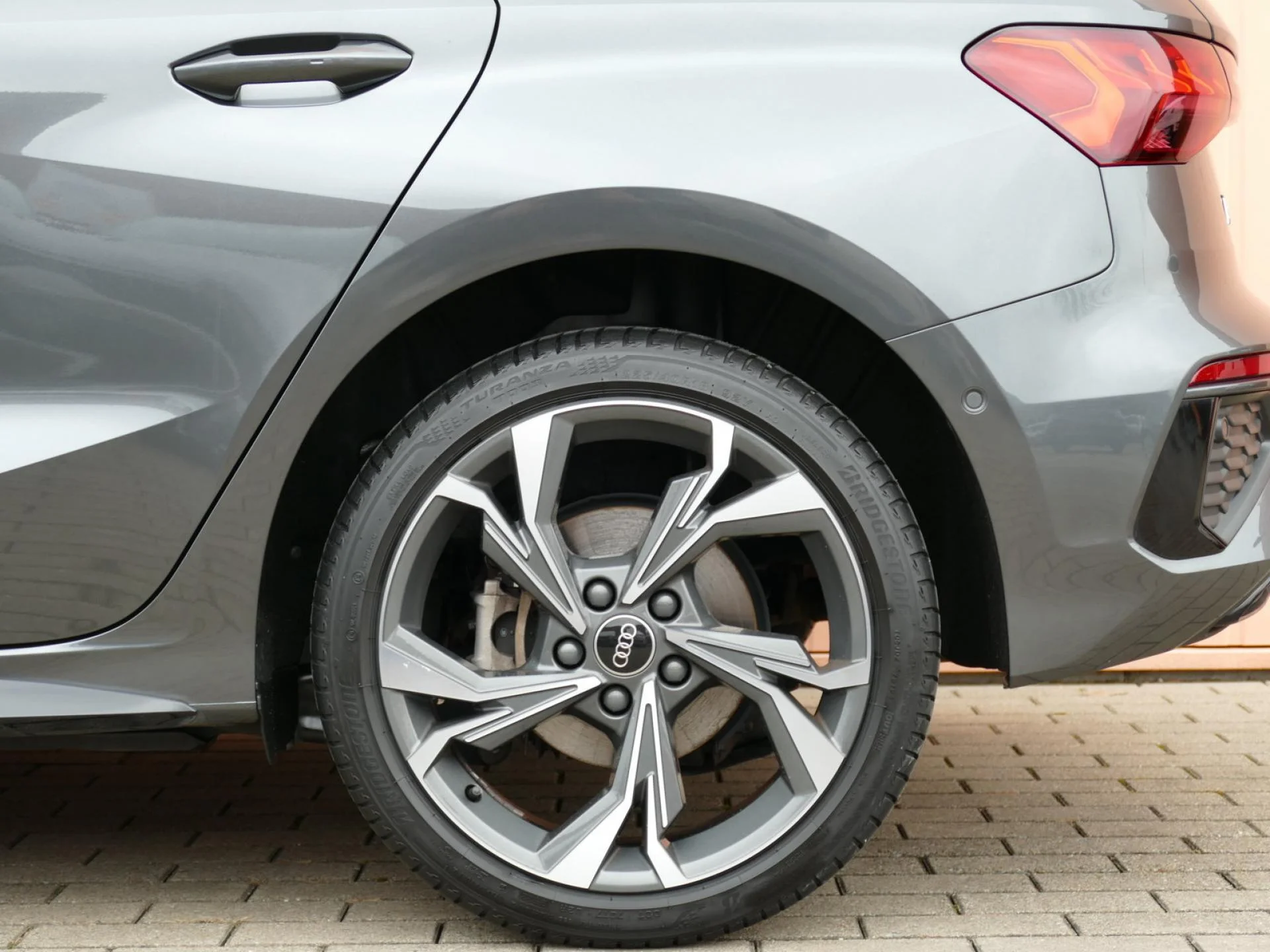 AUDI A3 SPORTBACK - Miniature 34 sur 34 - Cliquer pour voir cette photo