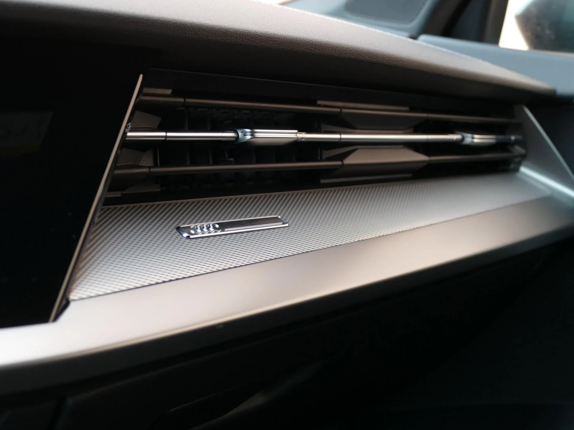 AUDI A3 SPORTBACK - Miniature 24 sur 34 - Cliquer pour voir cette photo