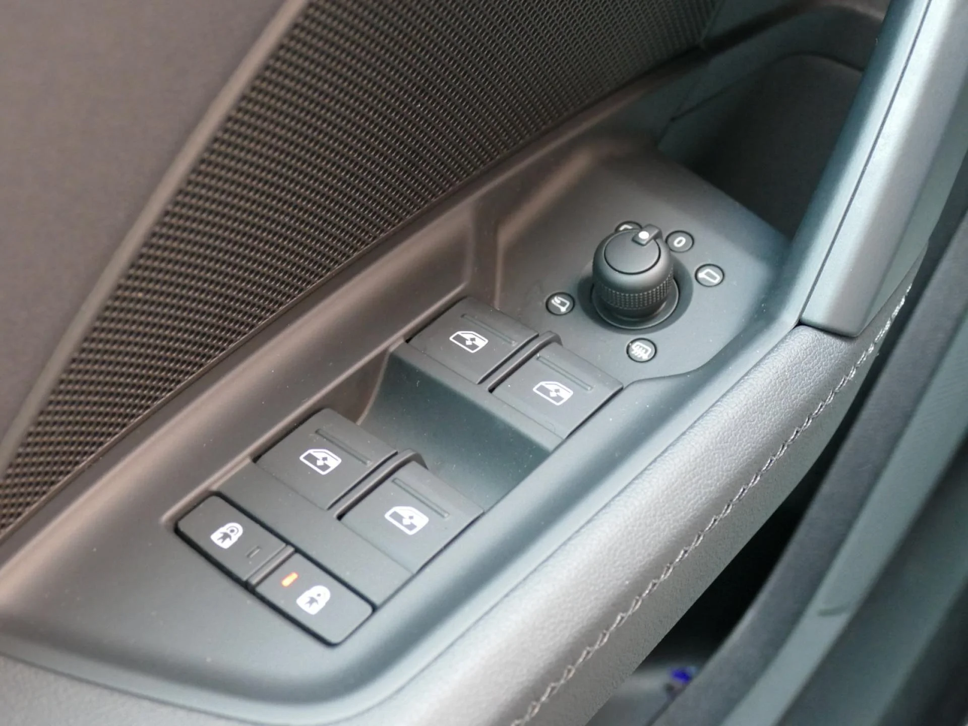 AUDI A3 SPORTBACK - Miniature 25 sur 34 - Cliquer pour voir cette photo