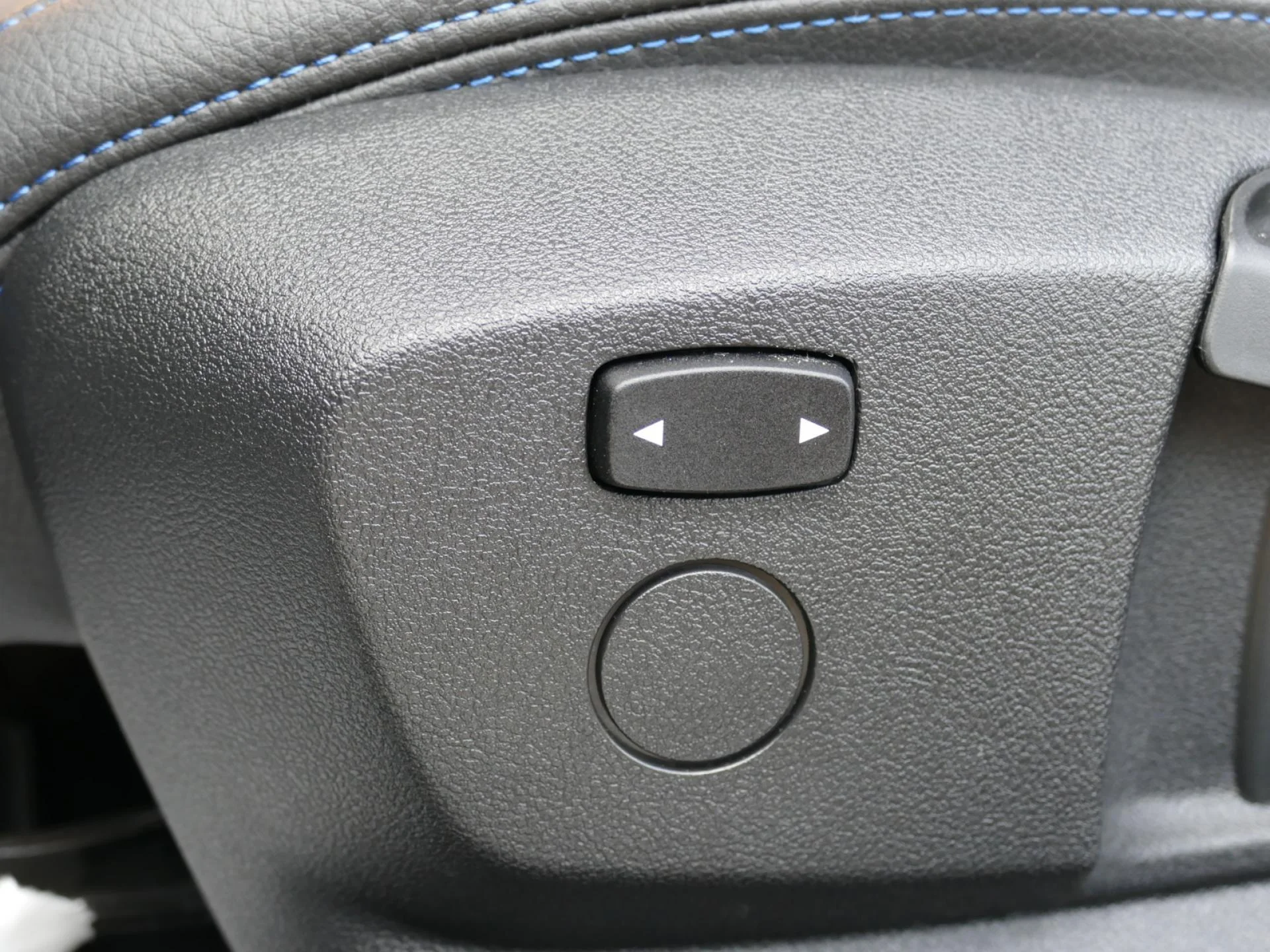 BMW SERIE 1 - Miniature 26 sur 36 - Cliquer pour voir cette photo