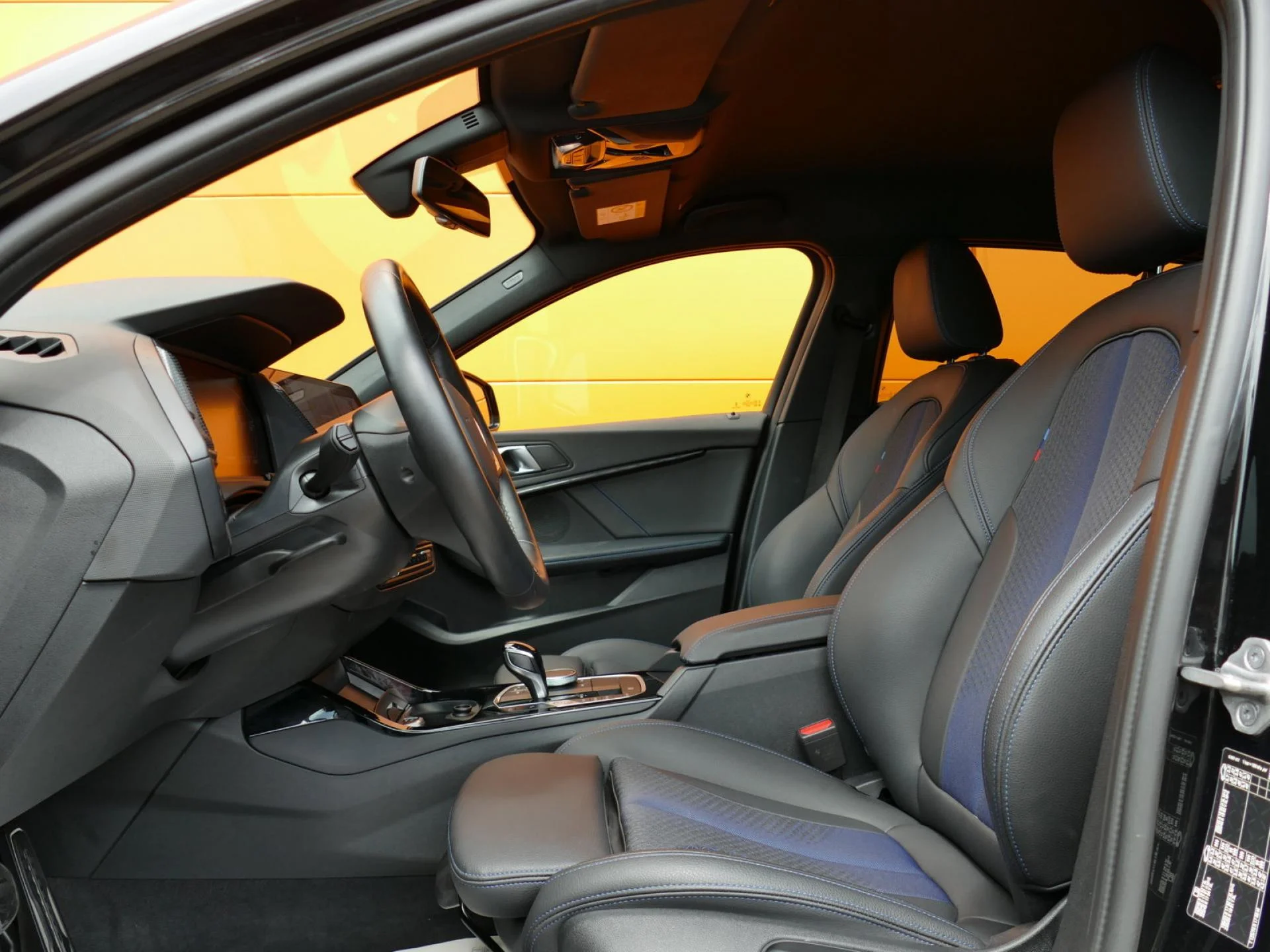 BMW SERIE 1 - Miniature 6 sur 36 - Cliquer pour voir cette photo