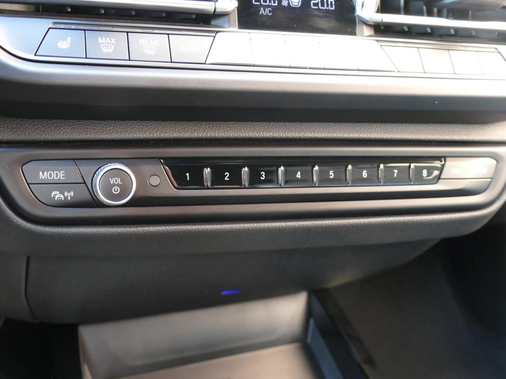 BMW SERIE 1 - Miniature 19 sur 36 - Cliquer pour voir cette photo