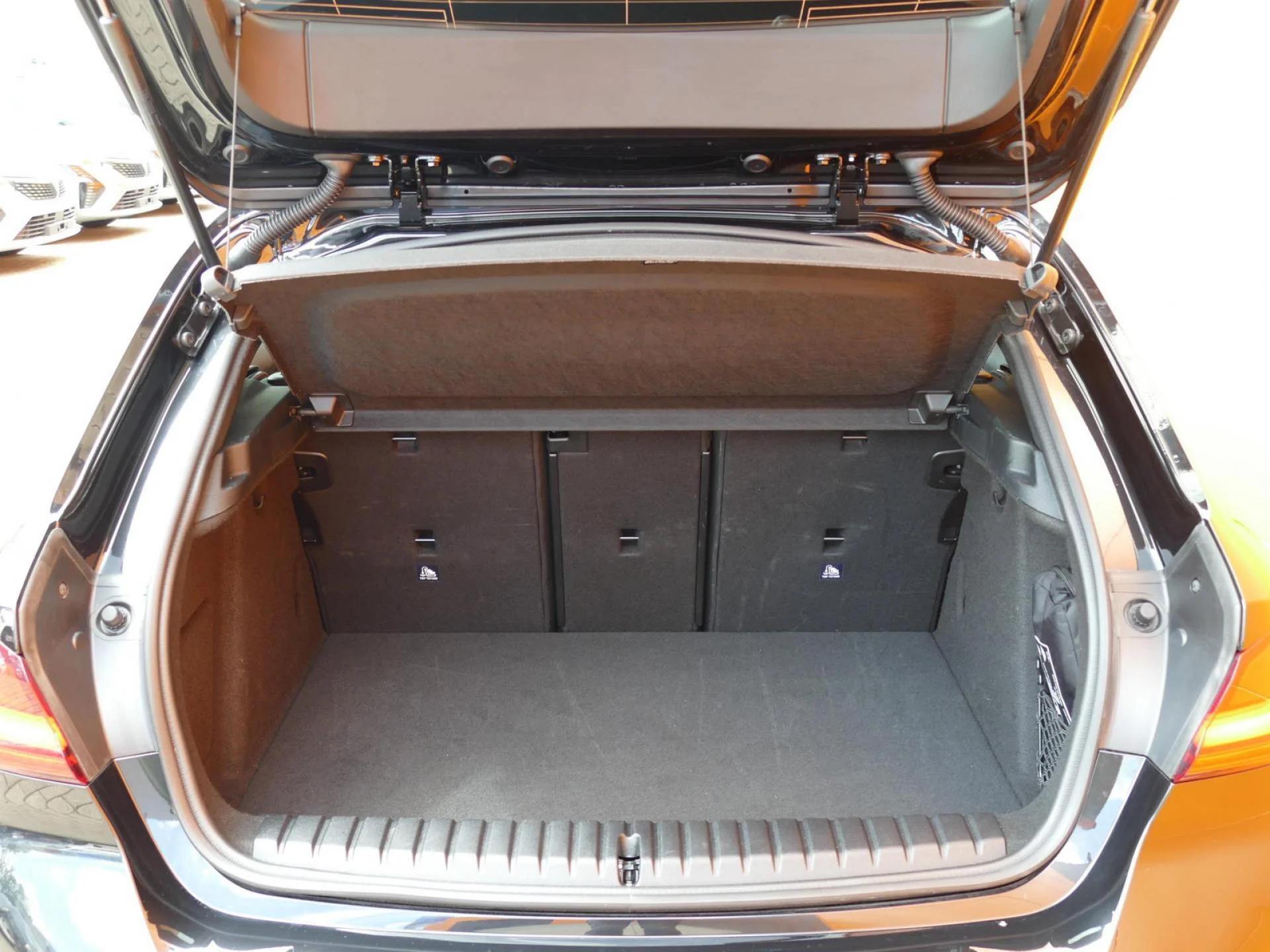 BMW SERIE 1 - Miniature 8 sur 36 - Cliquer pour voir cette photo