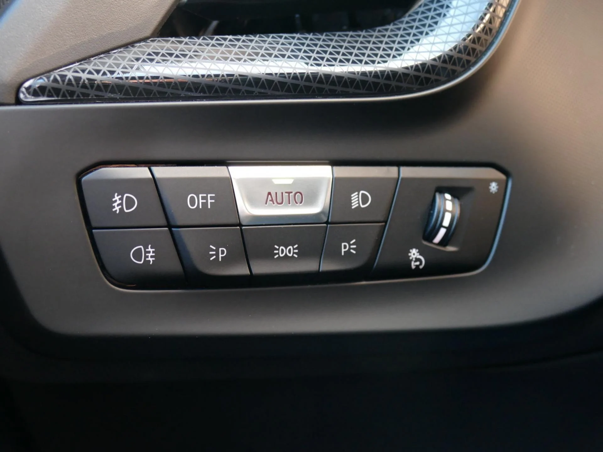 BMW SERIE 1 - Miniature 23 sur 36 - Cliquer pour voir cette photo