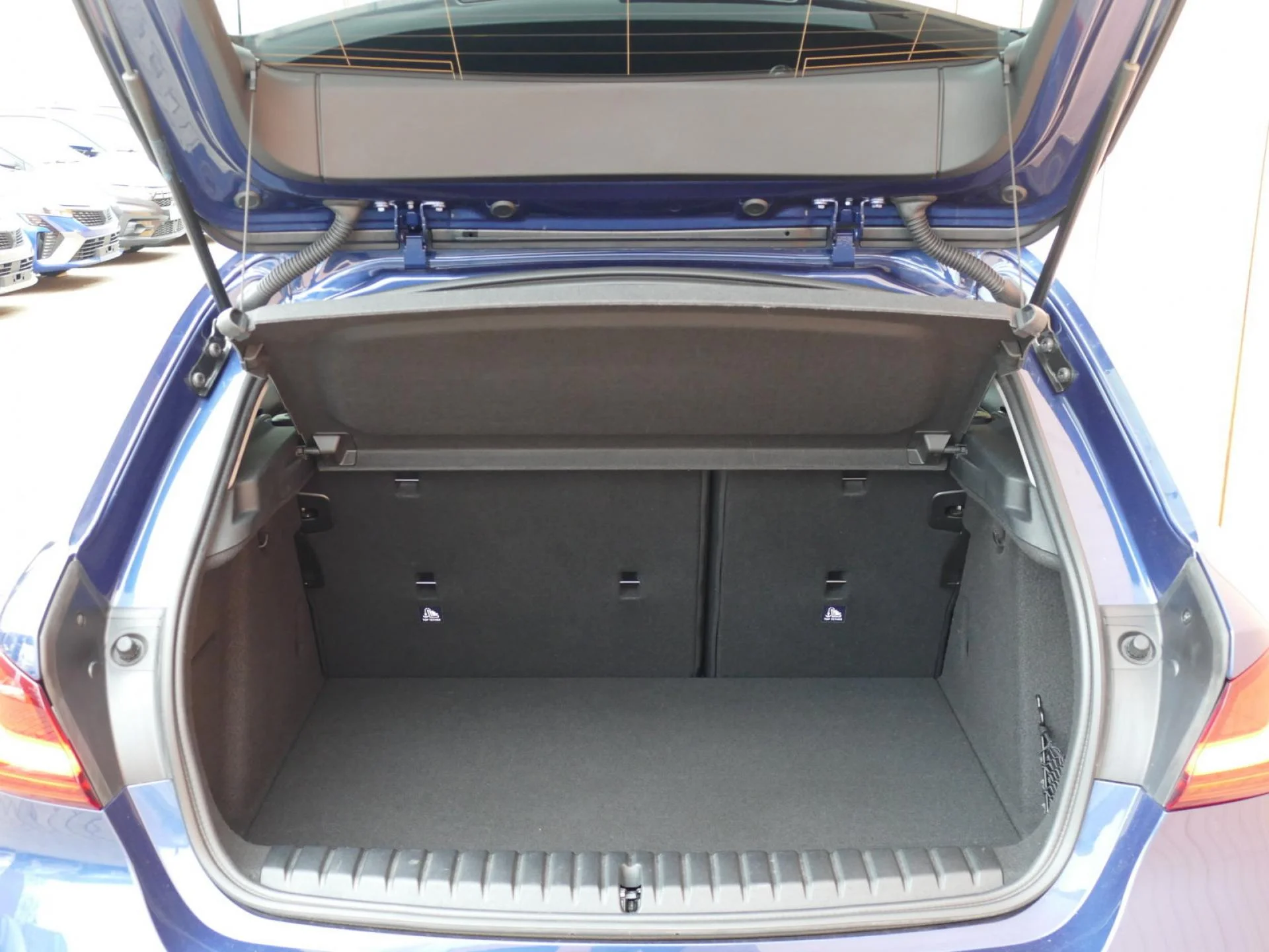 BMW SERIE 1 - Miniature 8 sur 32 - Cliquer pour voir cette photo