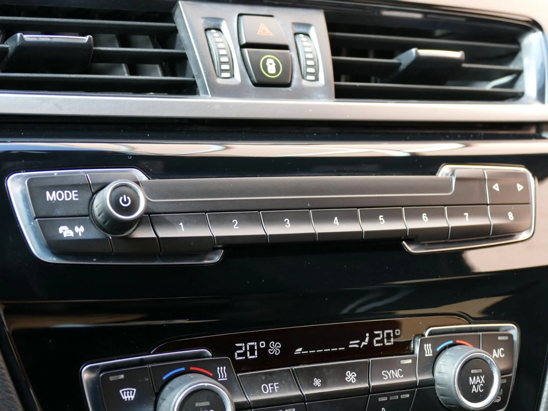 BMW X1 - Miniature 15 sur 35 - Cliquer pour voir cette photo