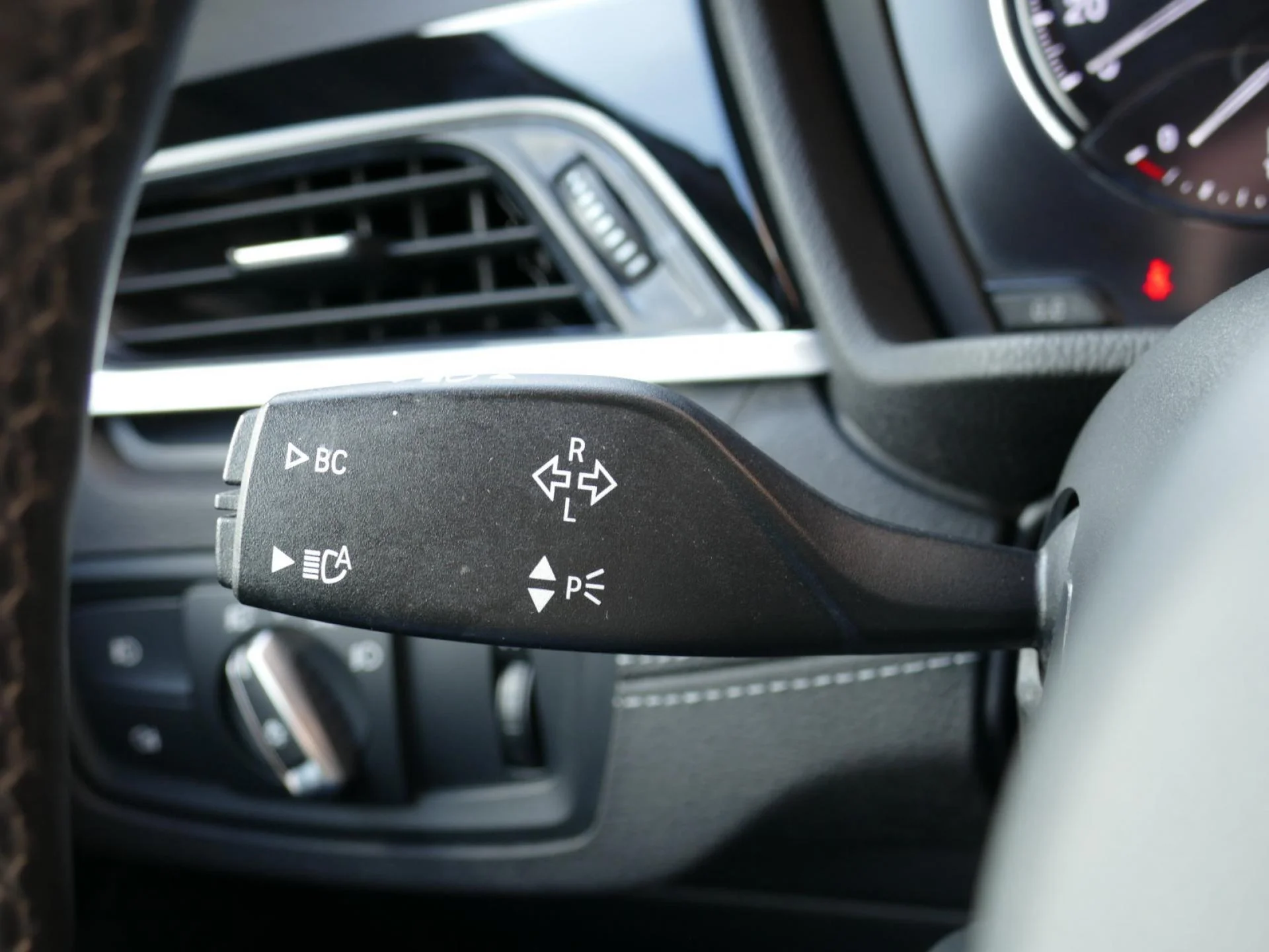 BMW X1 - Miniature 27 sur 35 - Cliquer pour voir cette photo