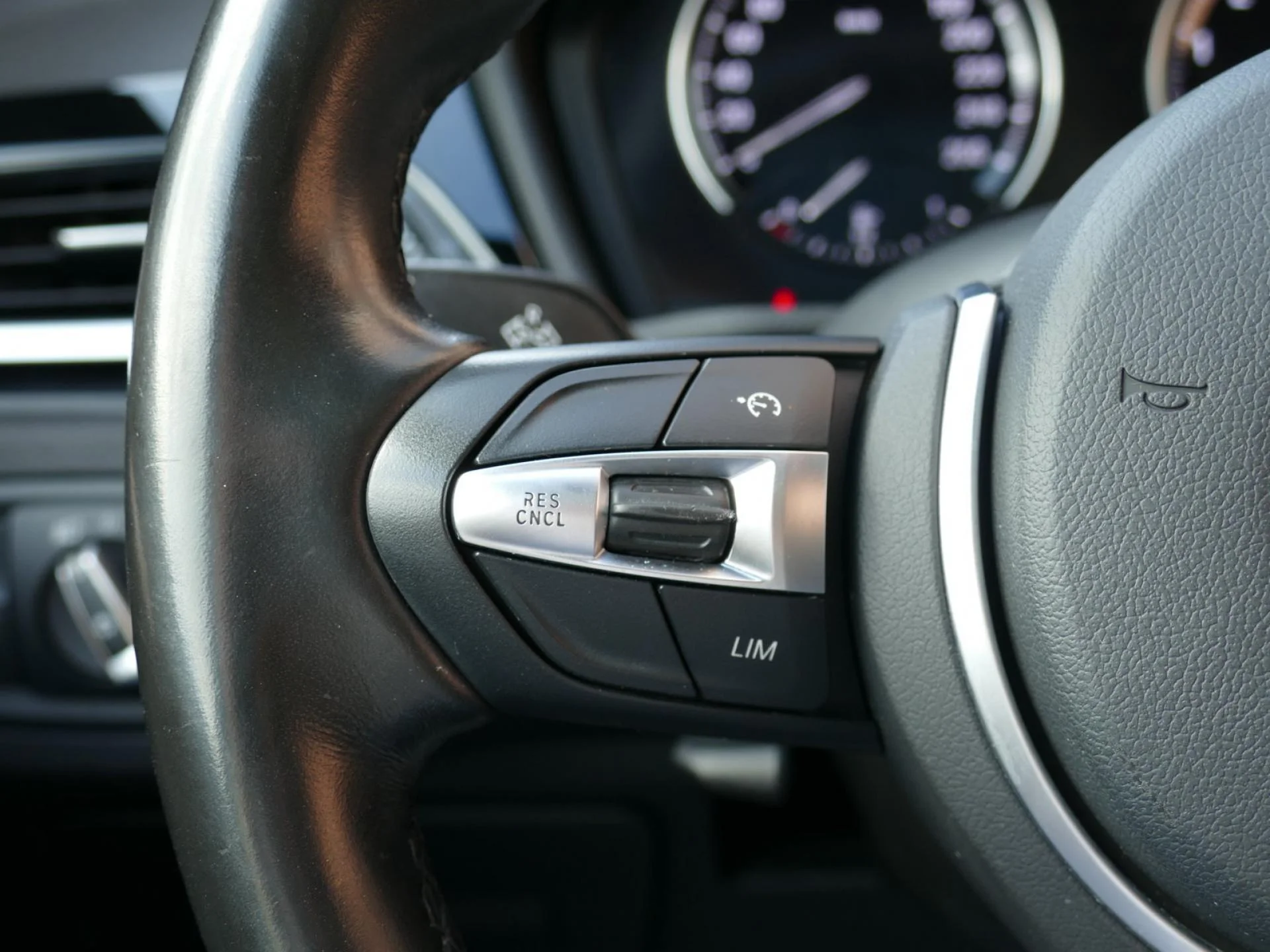 BMW X1 - Miniature 18 sur 35 - Cliquer pour voir cette photo