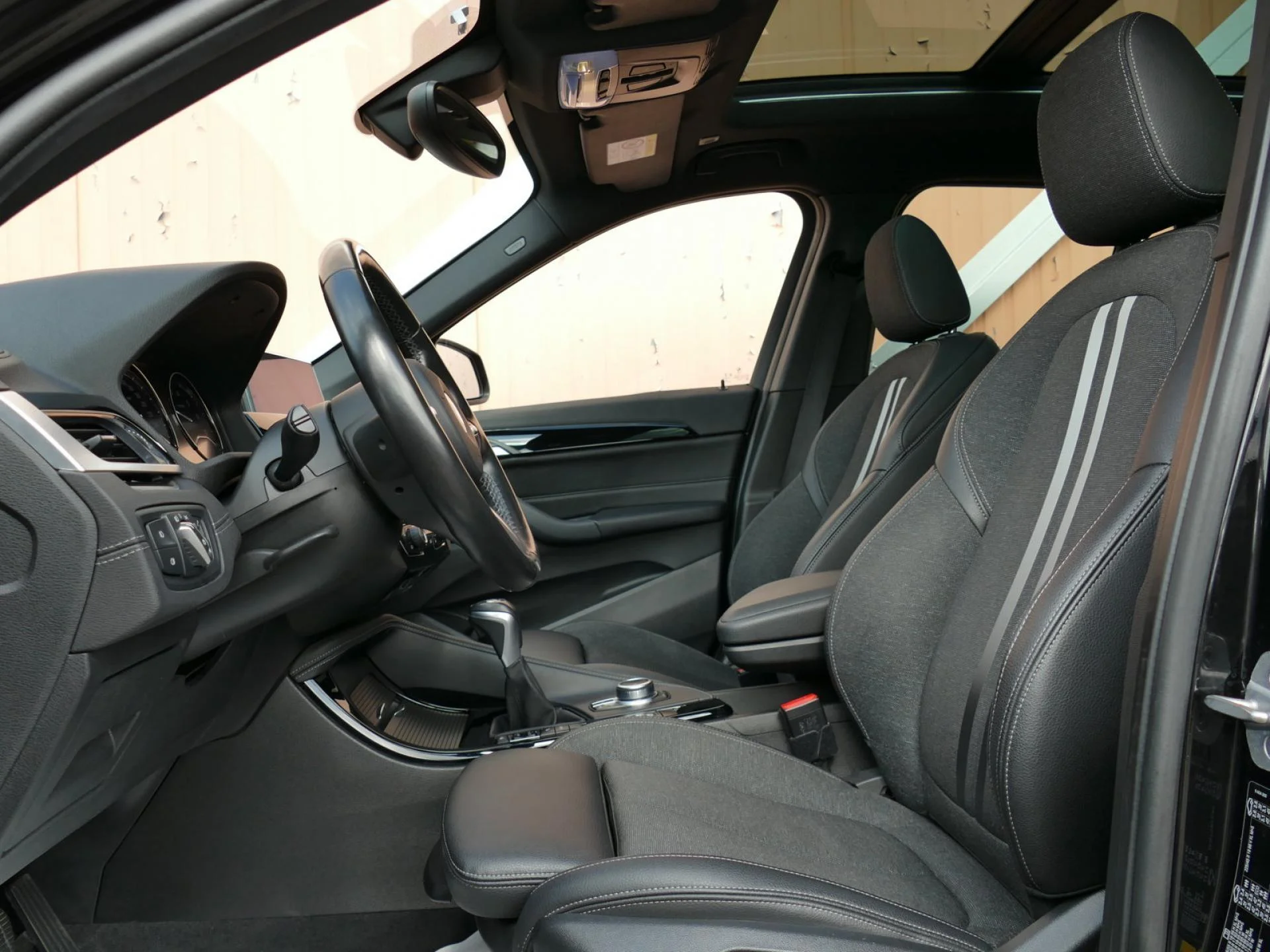 BMW X1 - Miniature 6 sur 35 - Cliquer pour voir cette photo