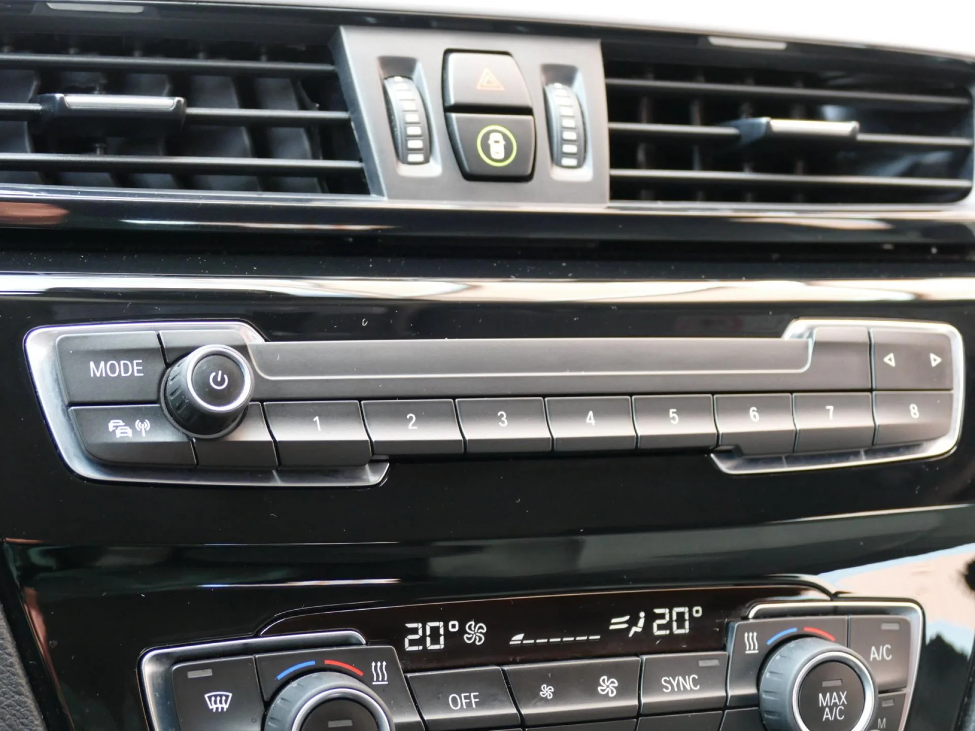 BMW X2 - Miniature 14 sur 34 - Cliquer pour voir cette photo