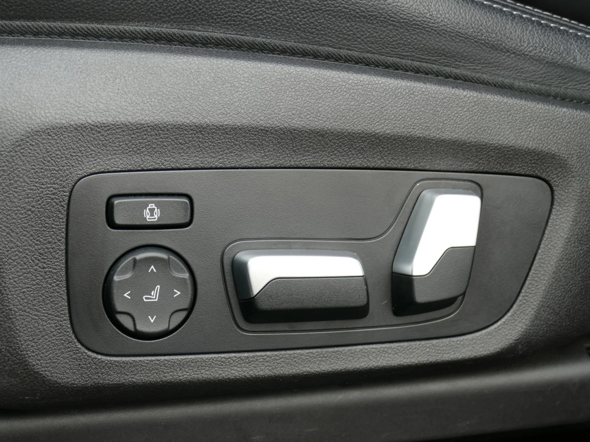 BMW X3 - Miniature 24 sur 38 - Cliquer pour voir cette photo