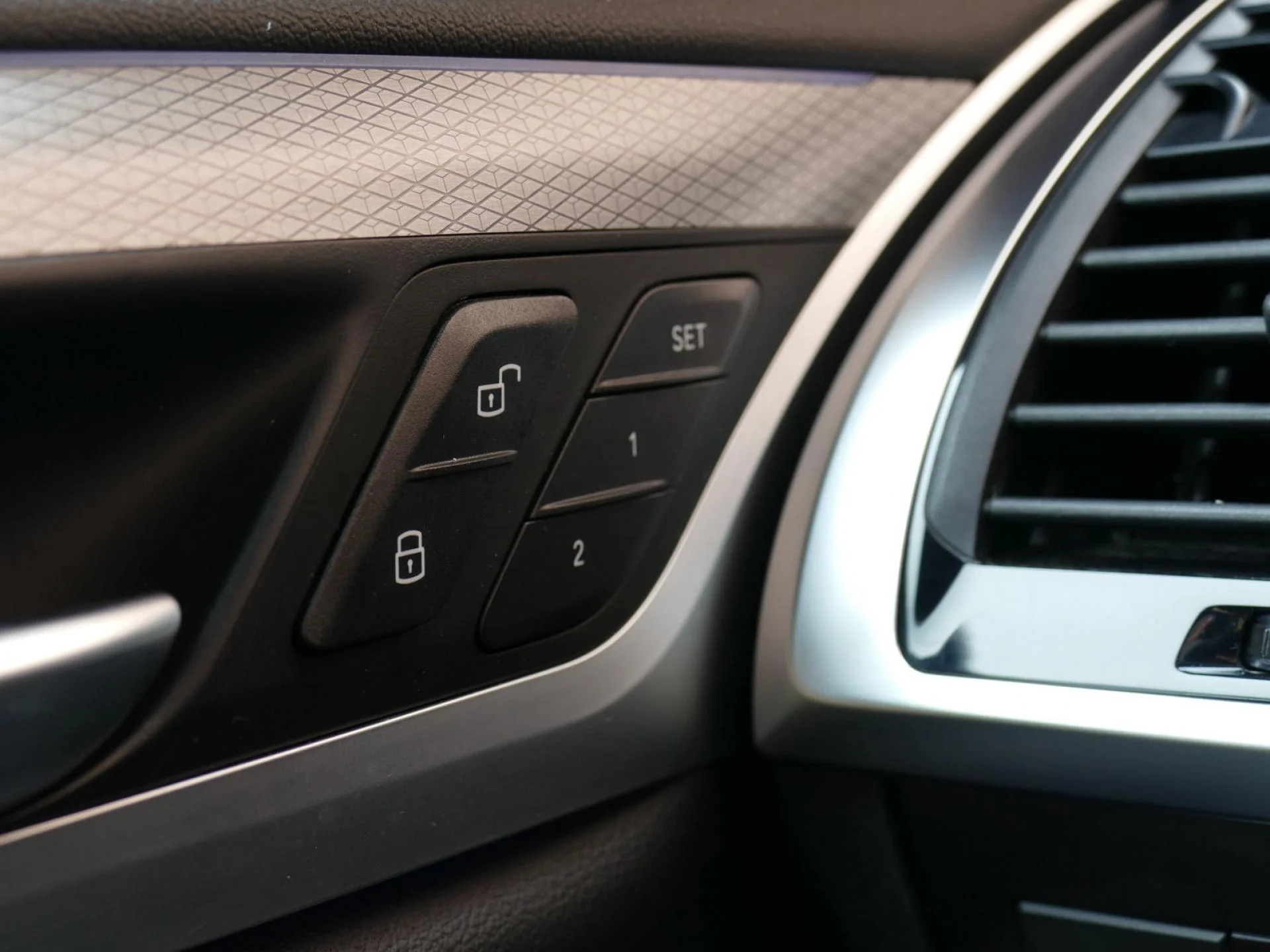 BMW X3 - Miniature 26 sur 38 - Cliquer pour voir cette photo