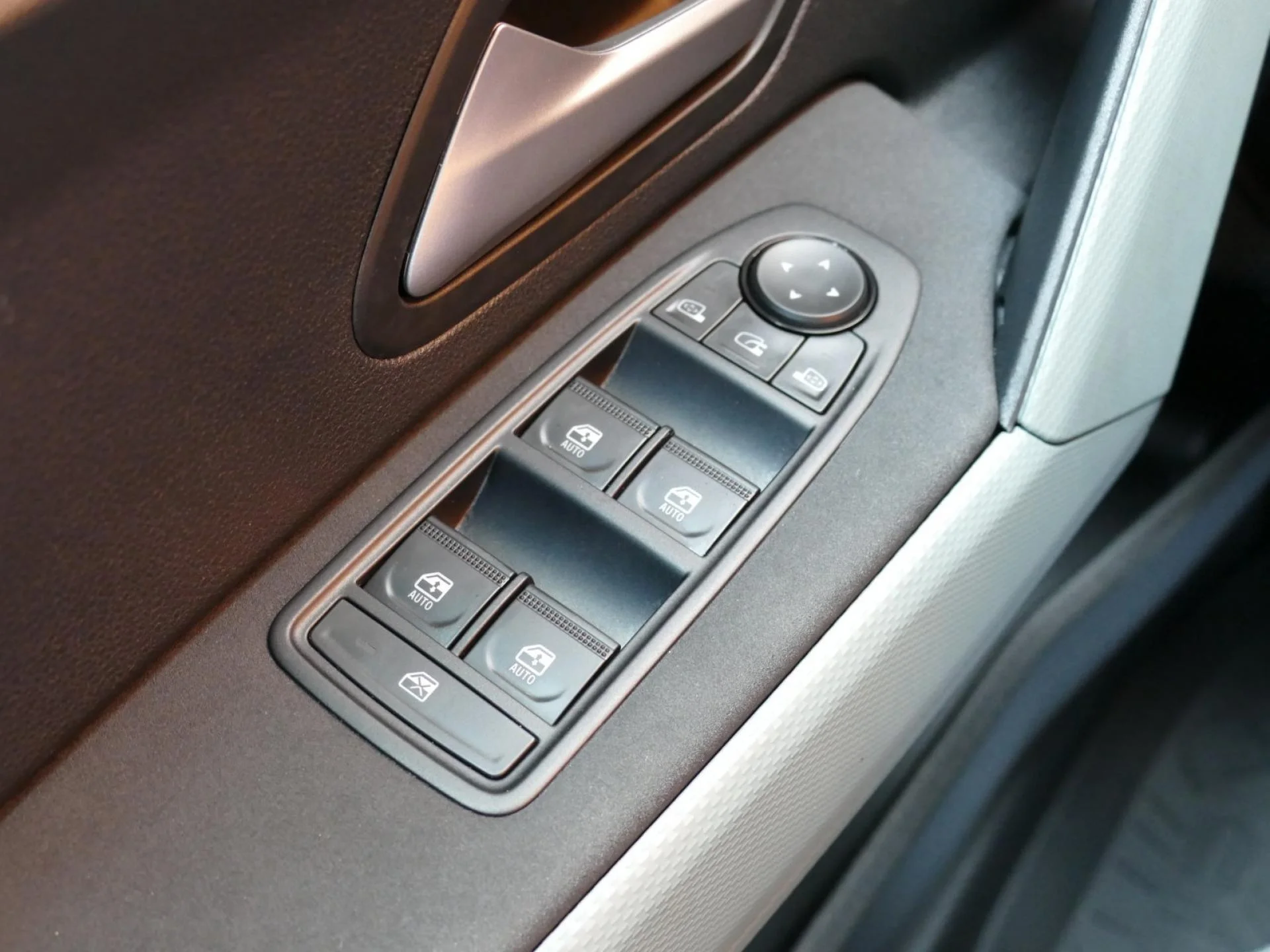 DACIA DUSTER - Miniature 27 sur 36 - Cliquer pour voir cette photo