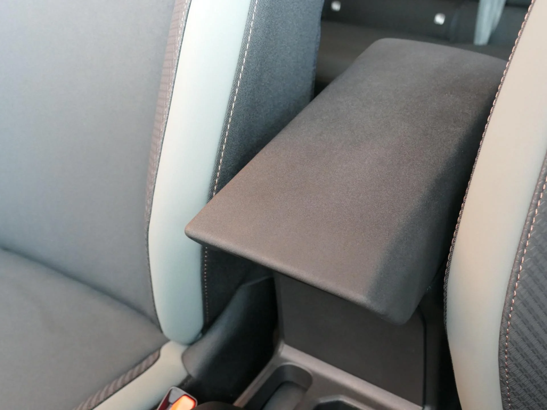 DACIA DUSTER - Miniature 24 sur 36 - Cliquer pour voir cette photo