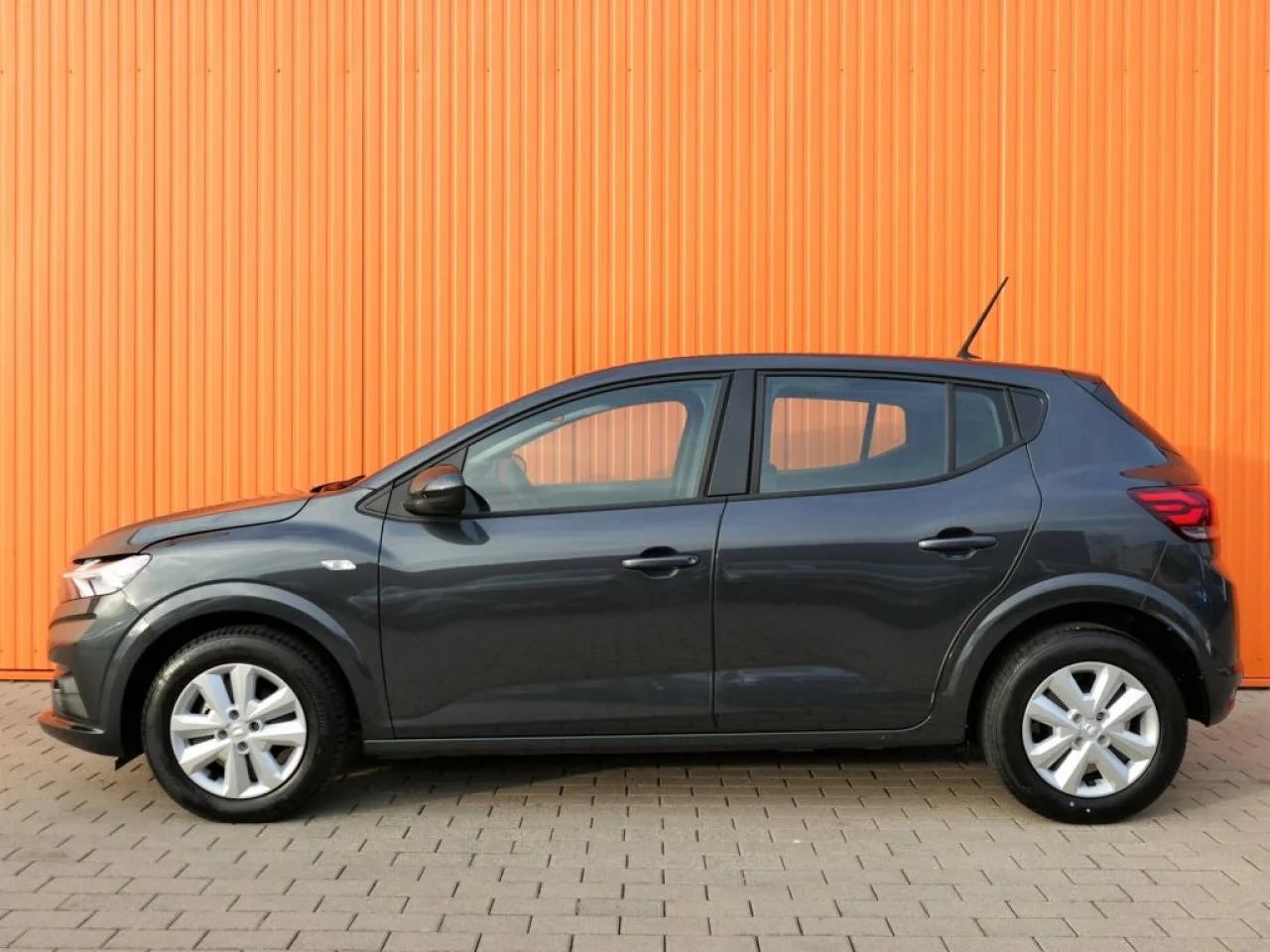 DACIA SANDERO - Miniature 3 sur 16 - Cliquer pour voir cette photo