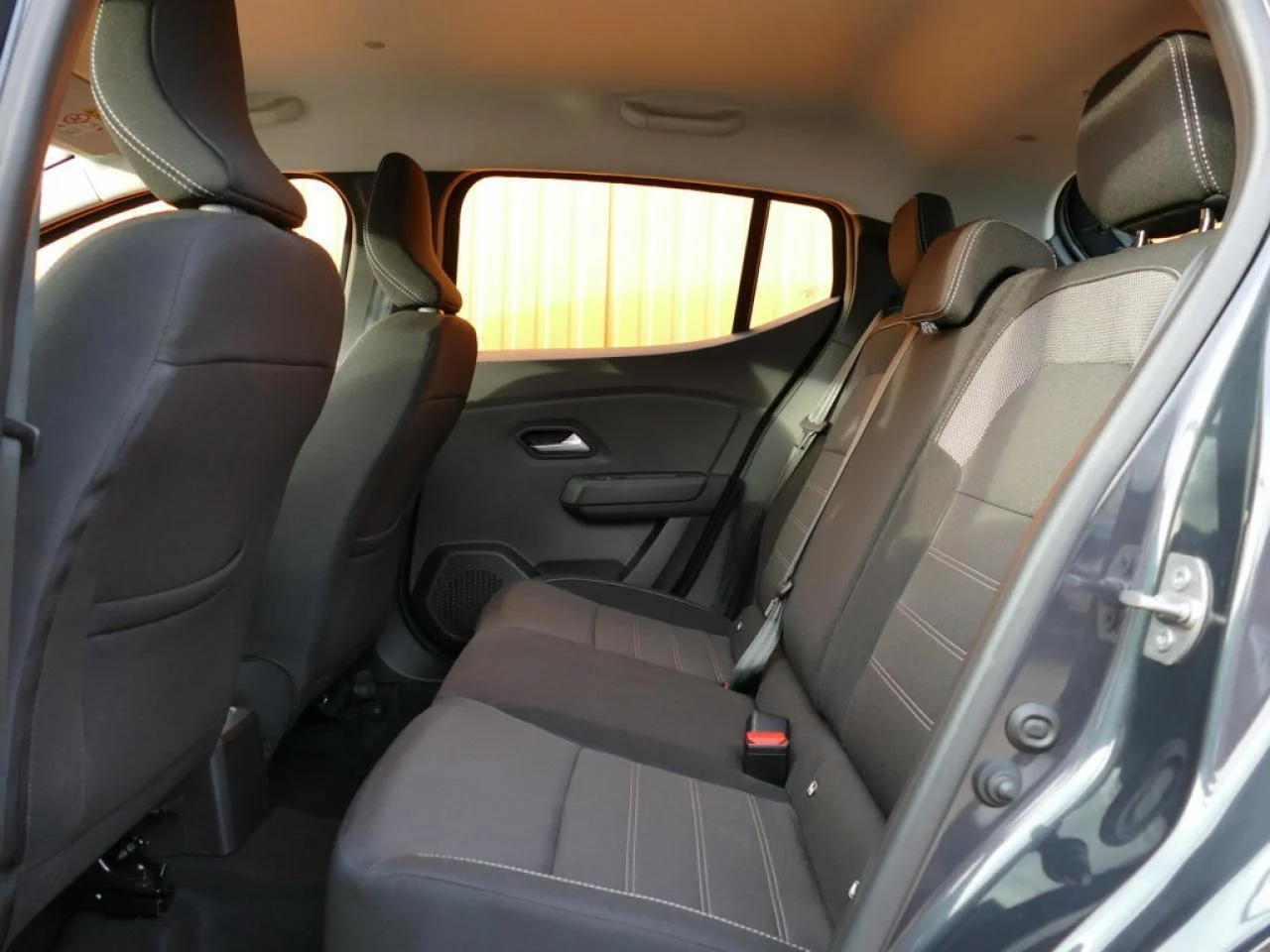 DACIA SANDERO - Miniature 6 sur 16 - Cliquer pour voir cette photo