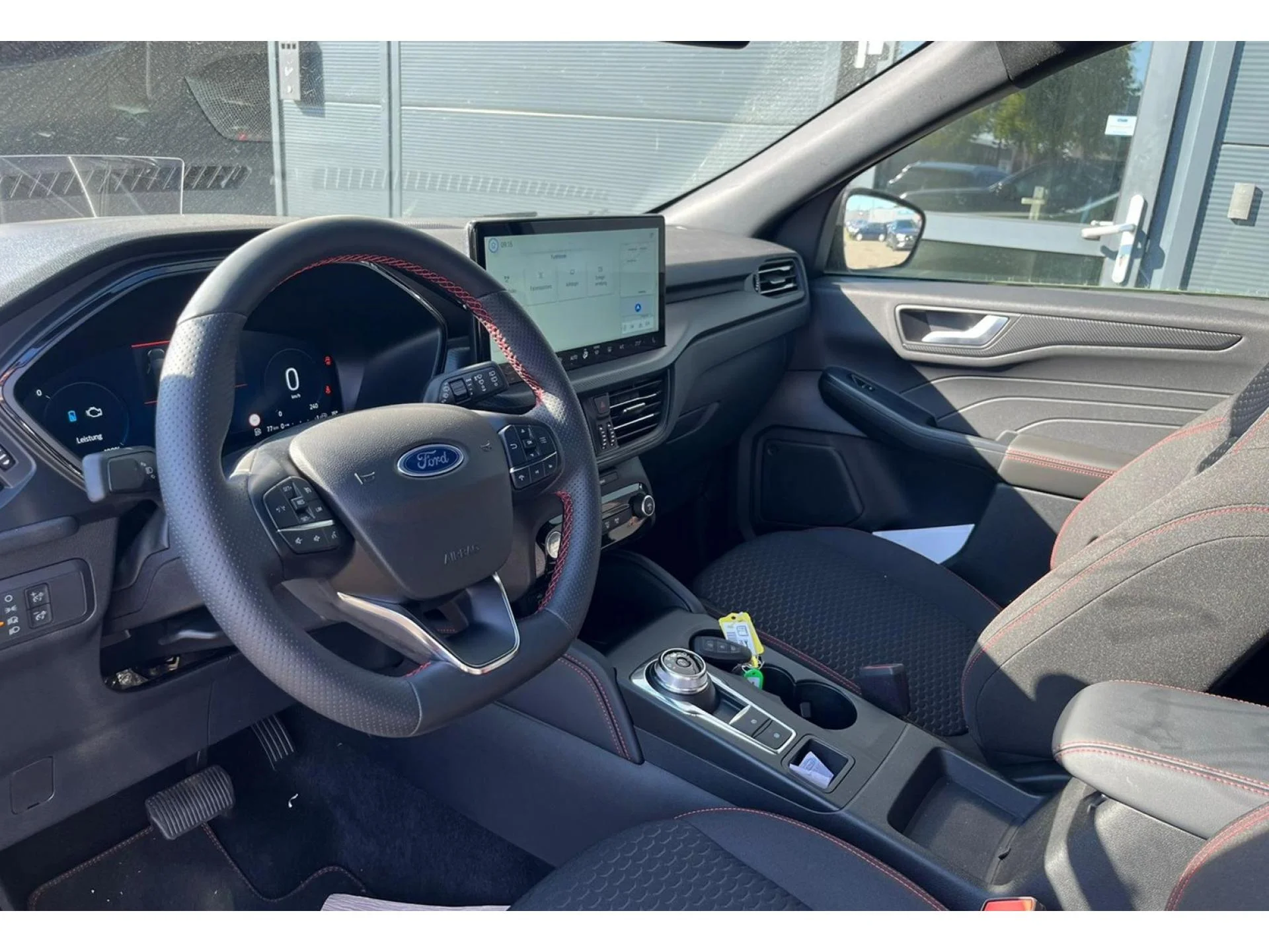 FORD KUGA - Miniature 4 sur 6 - Cliquer pour voir cette photo