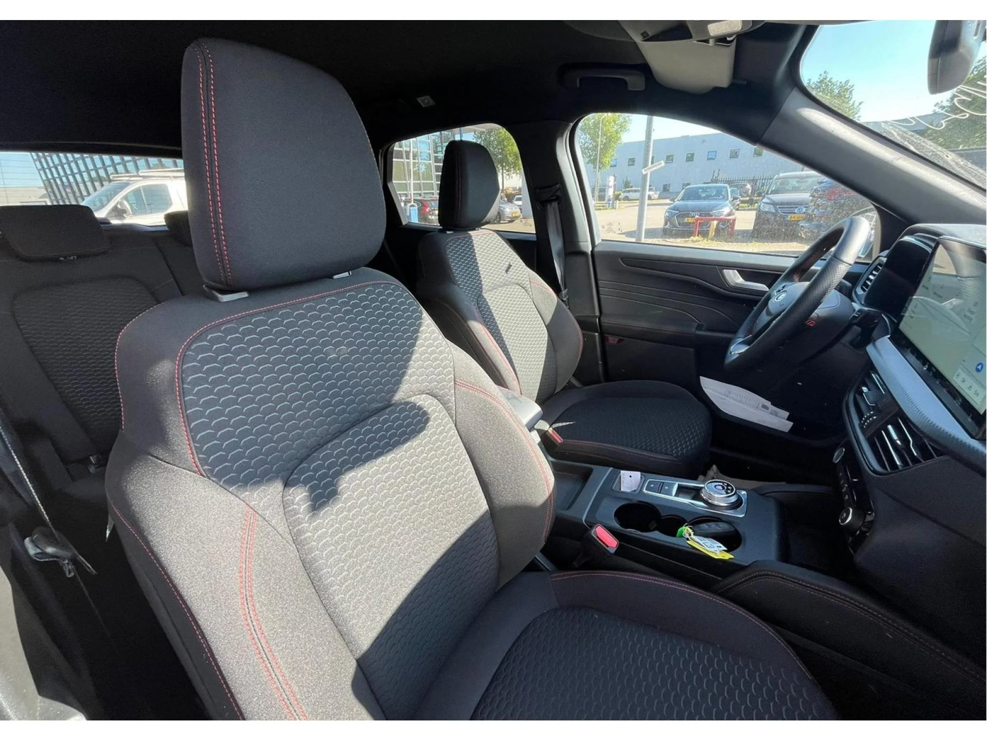 FORD KUGA - Miniature 5 sur 6 - Cliquer pour voir cette photo