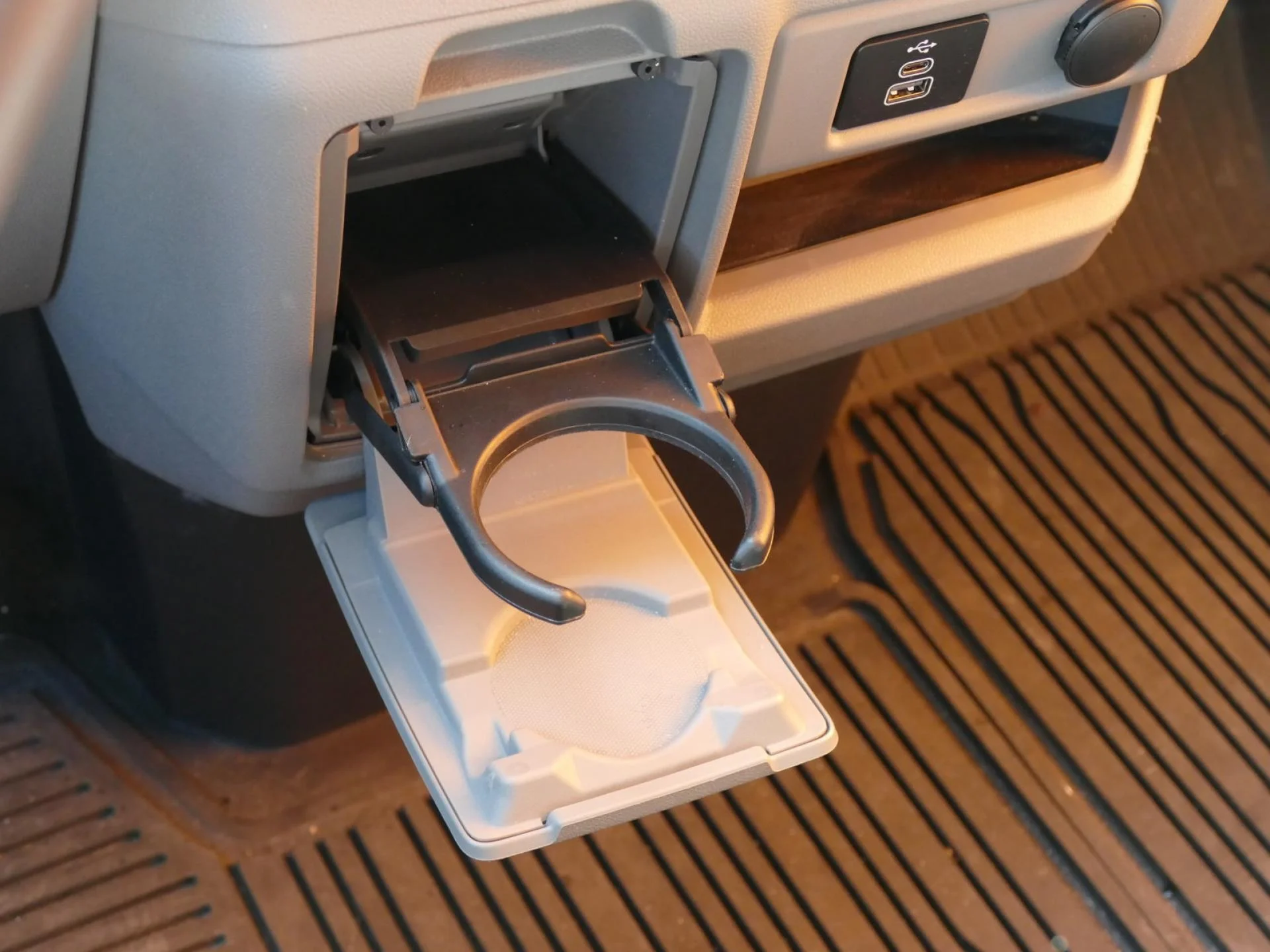 FORD TRANSIT CUSTOM - Miniature 22 sur 37 - Cliquer pour voir cette photo
