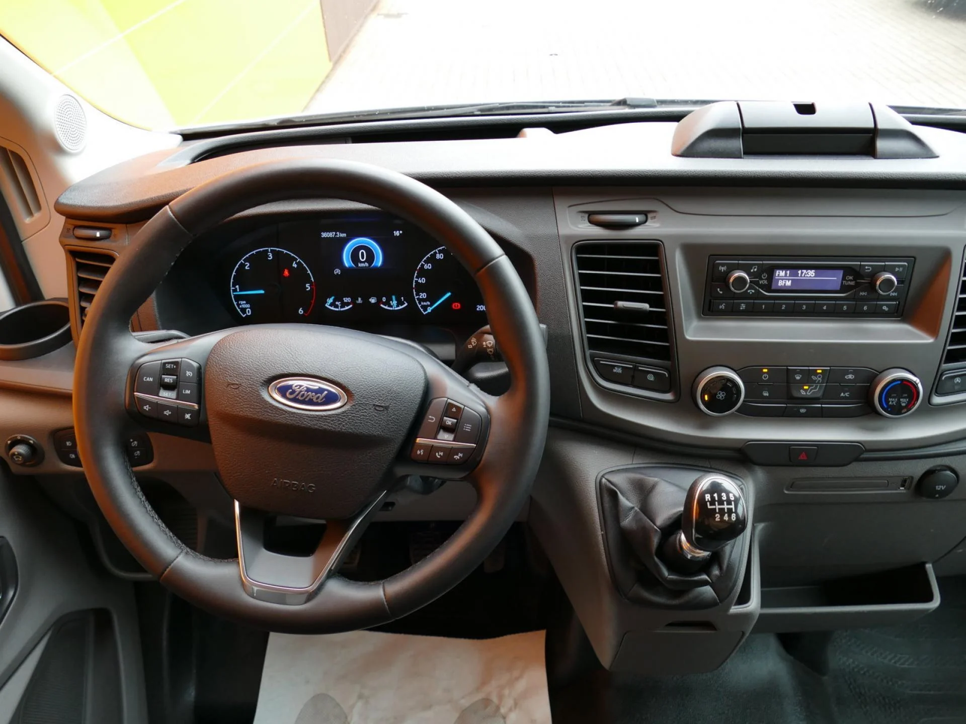 FORD TRANSIT - Miniature 6 sur 33 - Cliquer pour voir cette photo