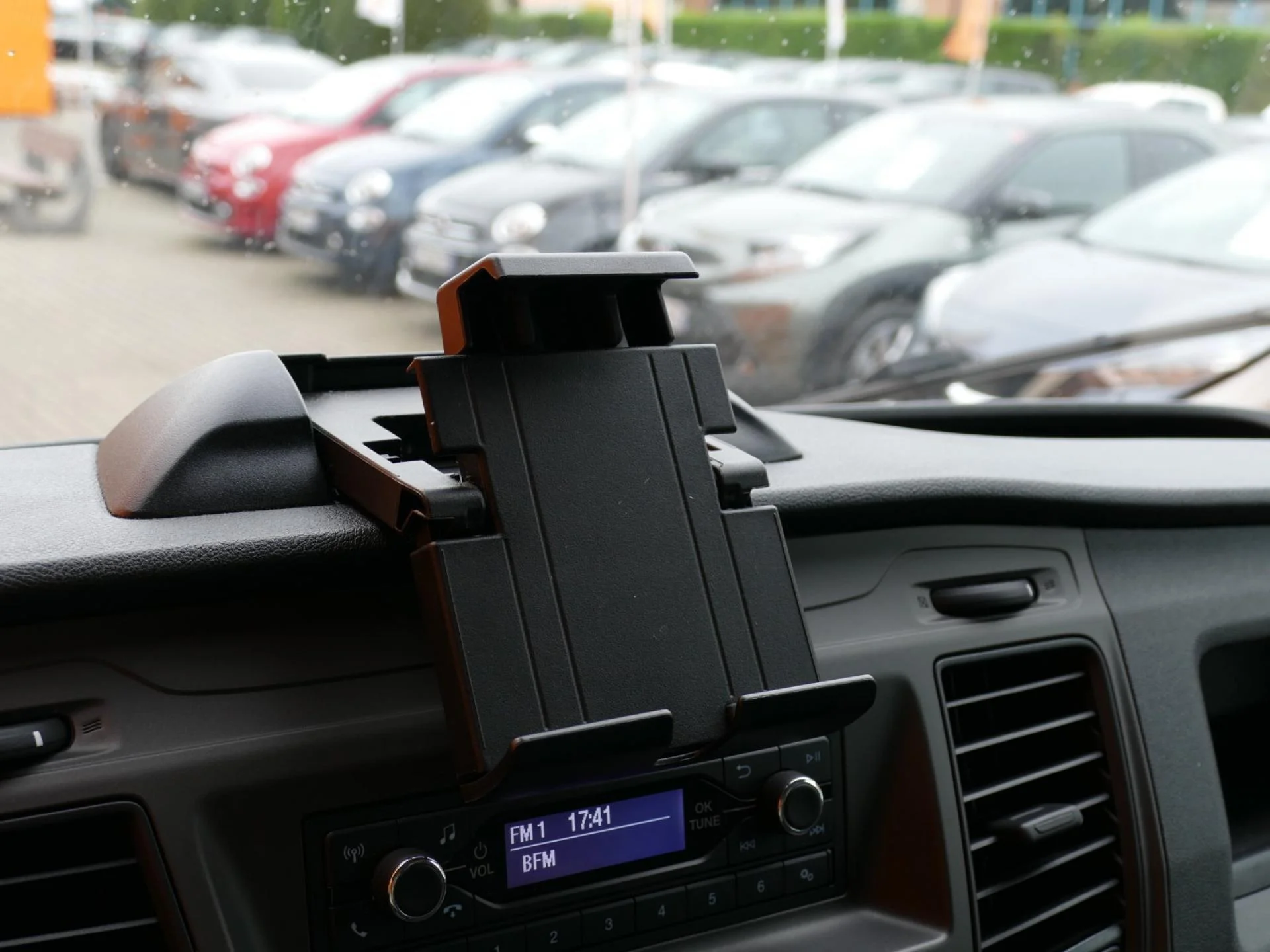 FORD TRANSIT - Miniature 19 sur 33 - Cliquer pour voir cette photo