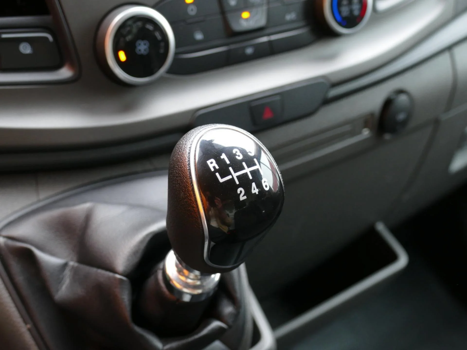 FORD TRANSIT - Miniature 18 sur 33 - Cliquer pour voir cette photo