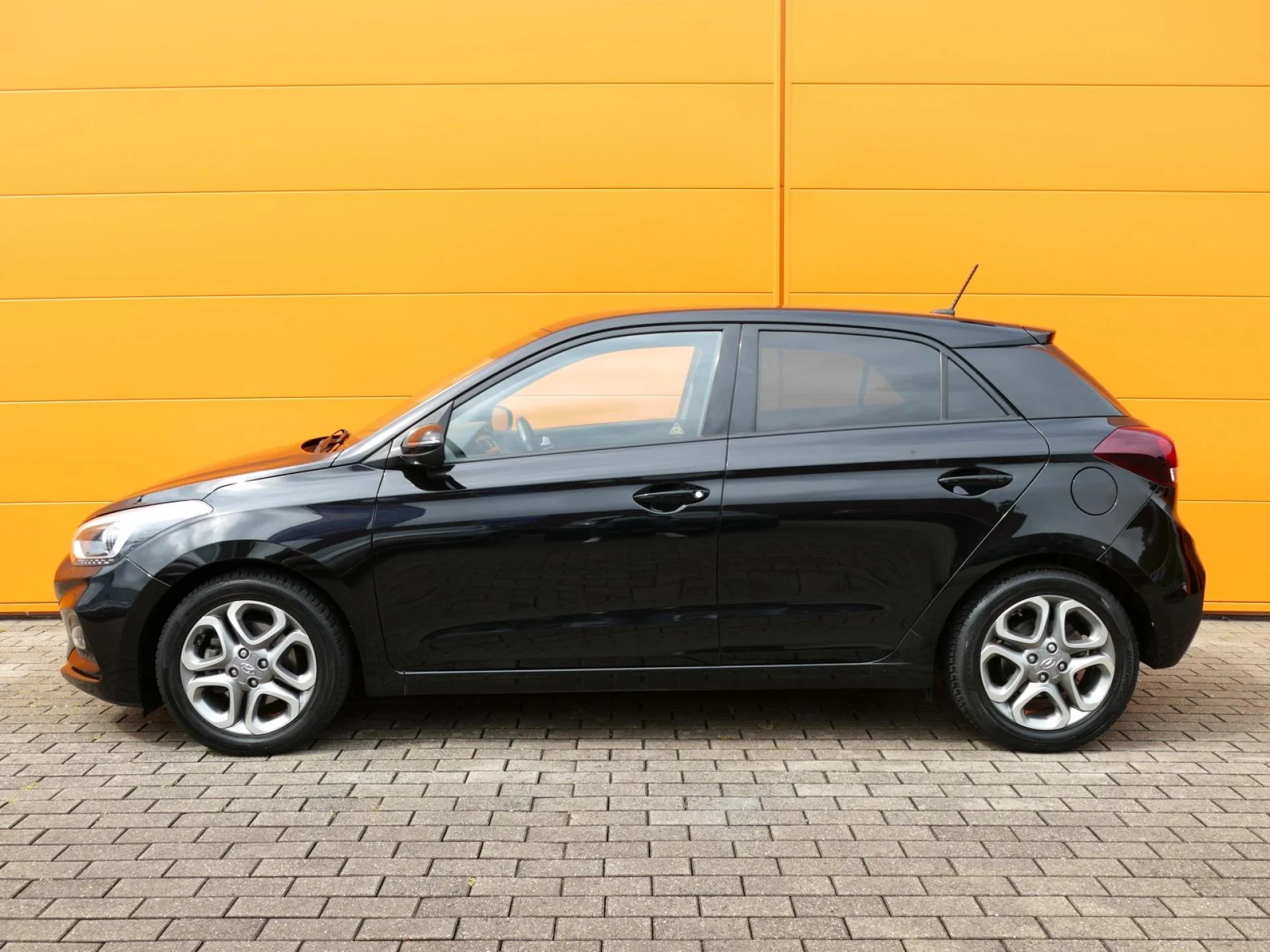 HYUNDAI i20 - Miniature 3 sur 32 - Cliquer pour voir cette photo