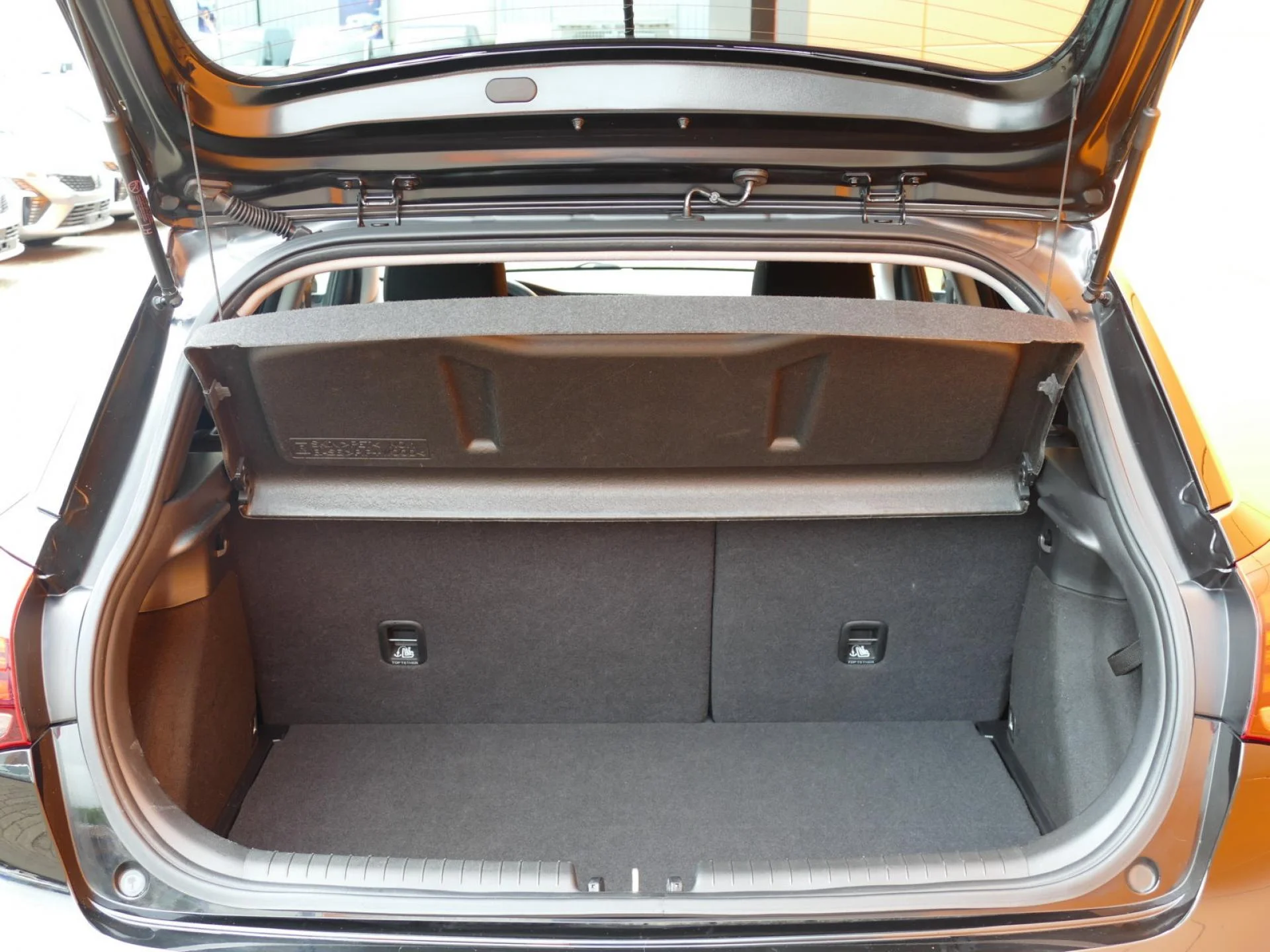 HYUNDAI i20 - Miniature 8 sur 32 - Cliquer pour voir cette photo