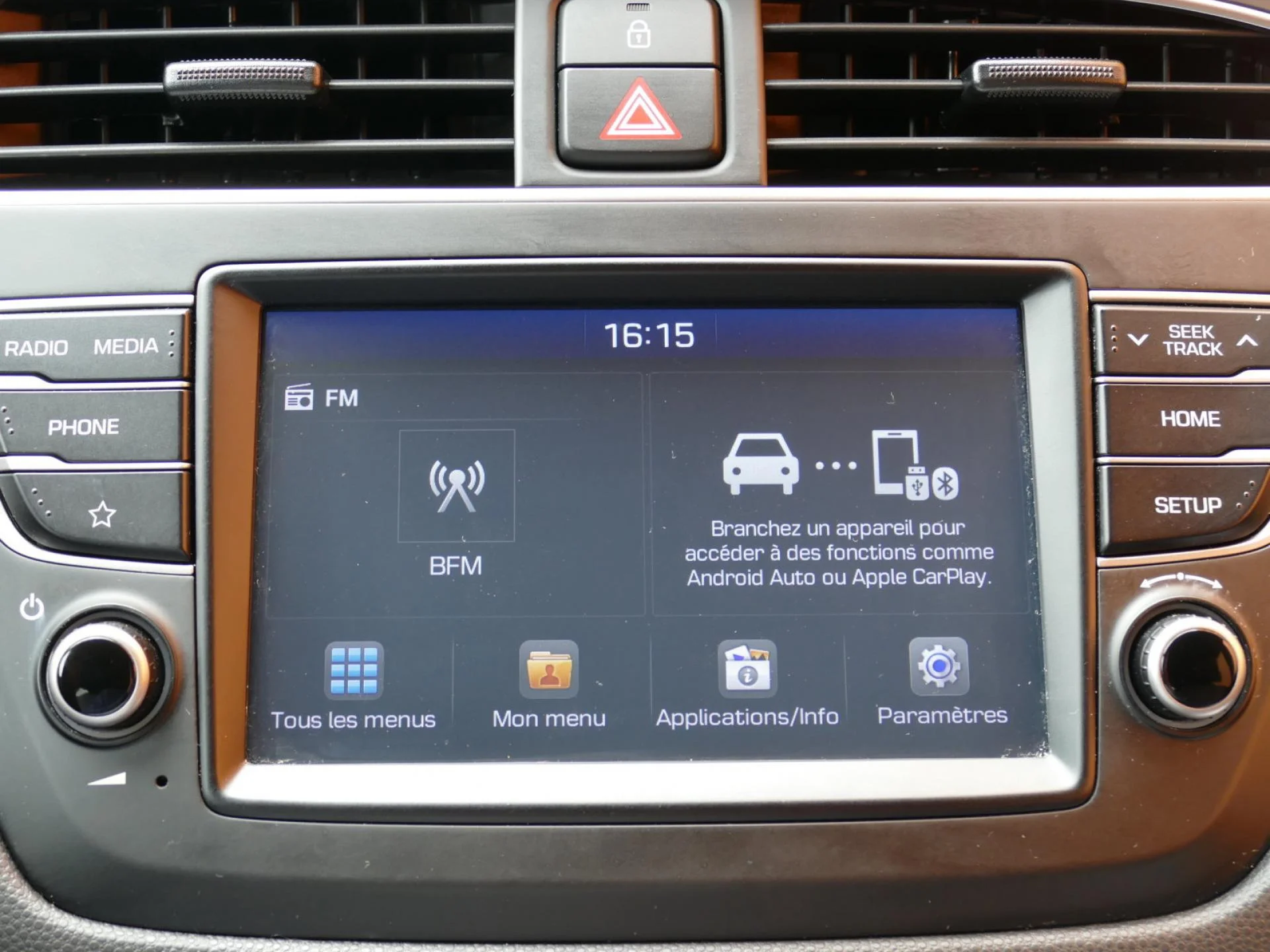HYUNDAI i20 - Miniature 10 sur 32 - Cliquer pour voir cette photo