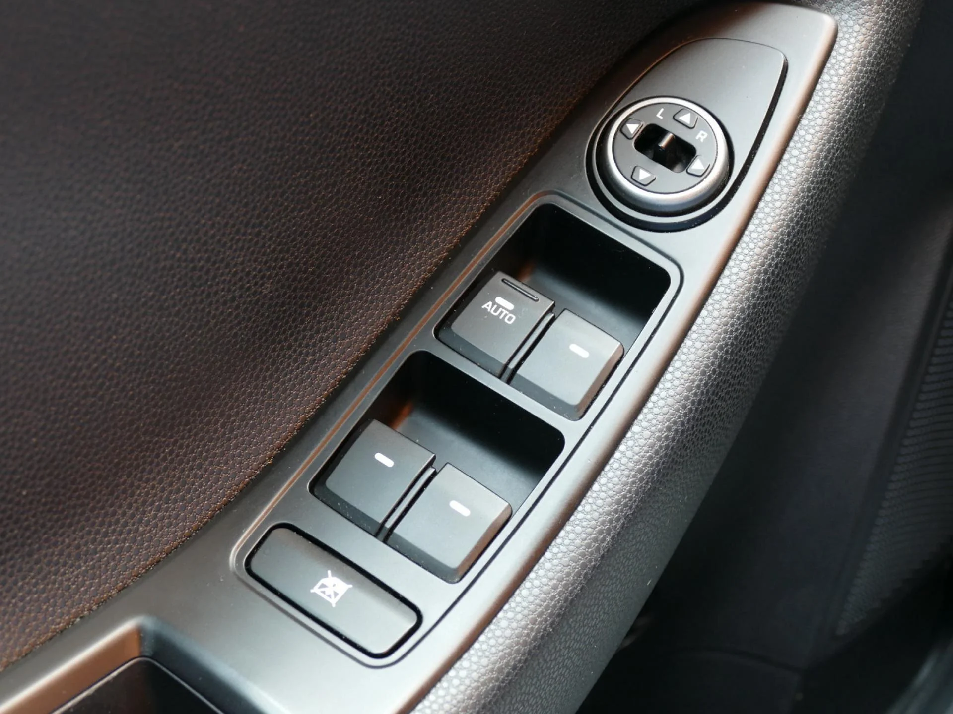 HYUNDAI i20 - Miniature 23 sur 32 - Cliquer pour voir cette photo