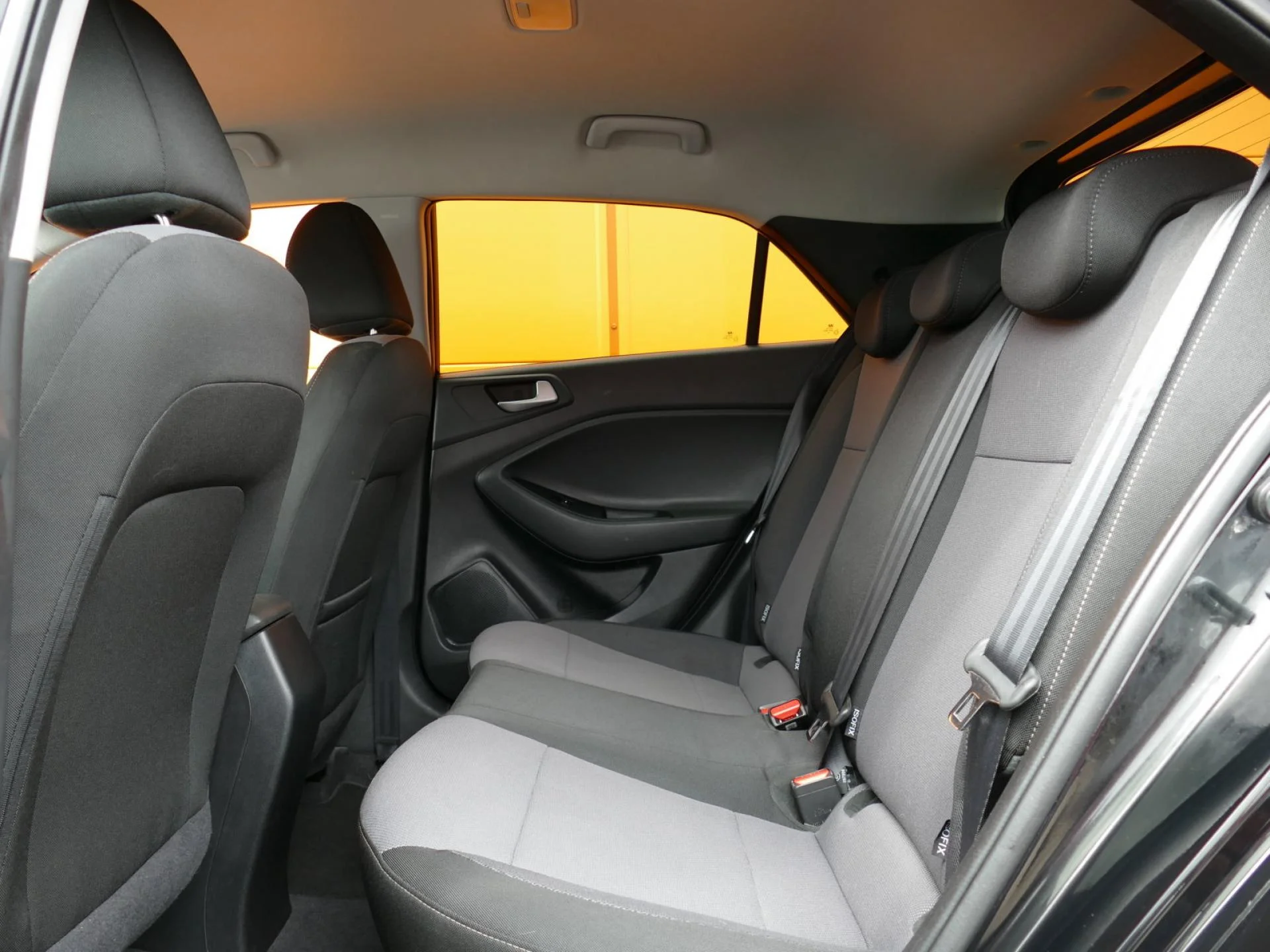 HYUNDAI i20 - Miniature 7 sur 32 - Cliquer pour voir cette photo
