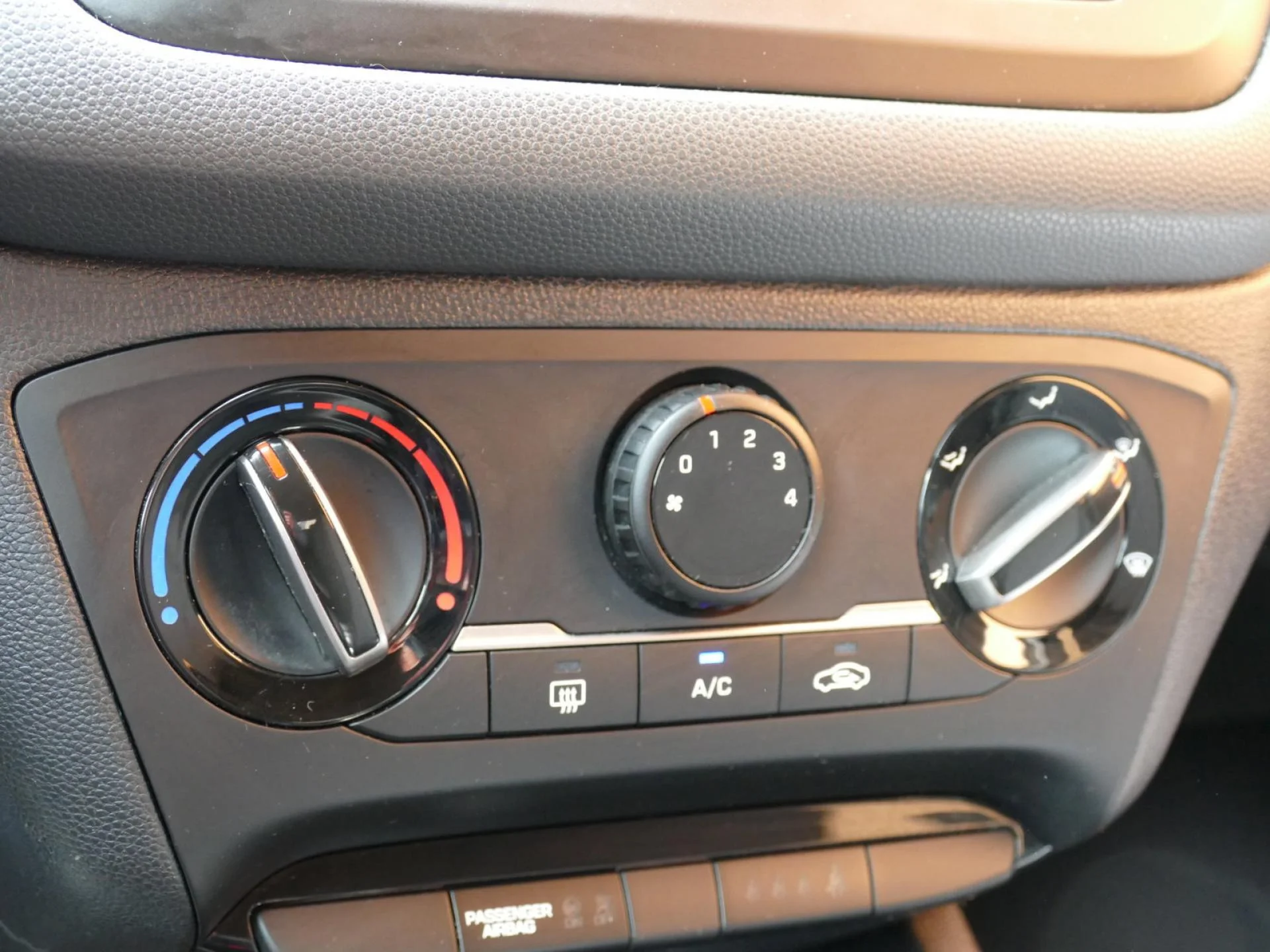 HYUNDAI i20 - Miniature 12 sur 32 - Cliquer pour voir cette photo