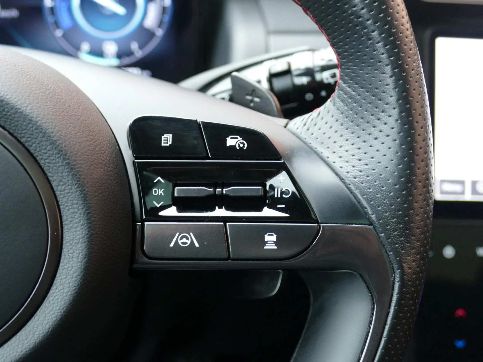 HYUNDAI TUCSON - Miniature 16 sur 32 - Cliquer pour voir cette photo
