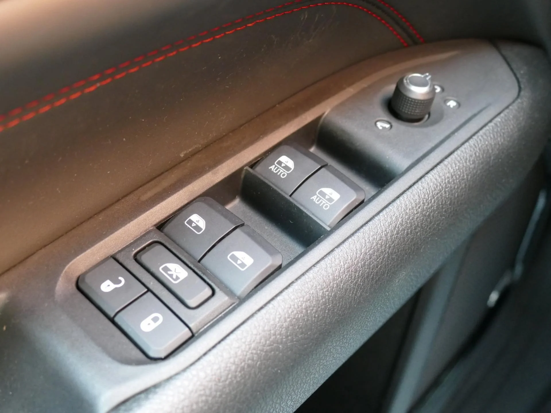 JEEP COMPASS - Miniature 24 sur 27 - Cliquer pour voir cette photo