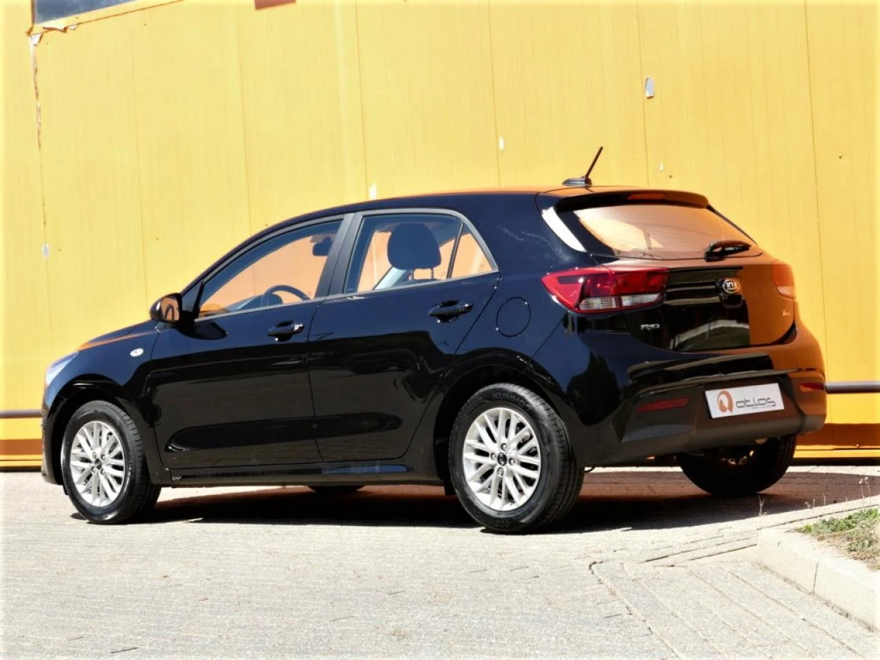KIA RIO - Miniature 2 sur 20 - Cliquer pour voir cette photo