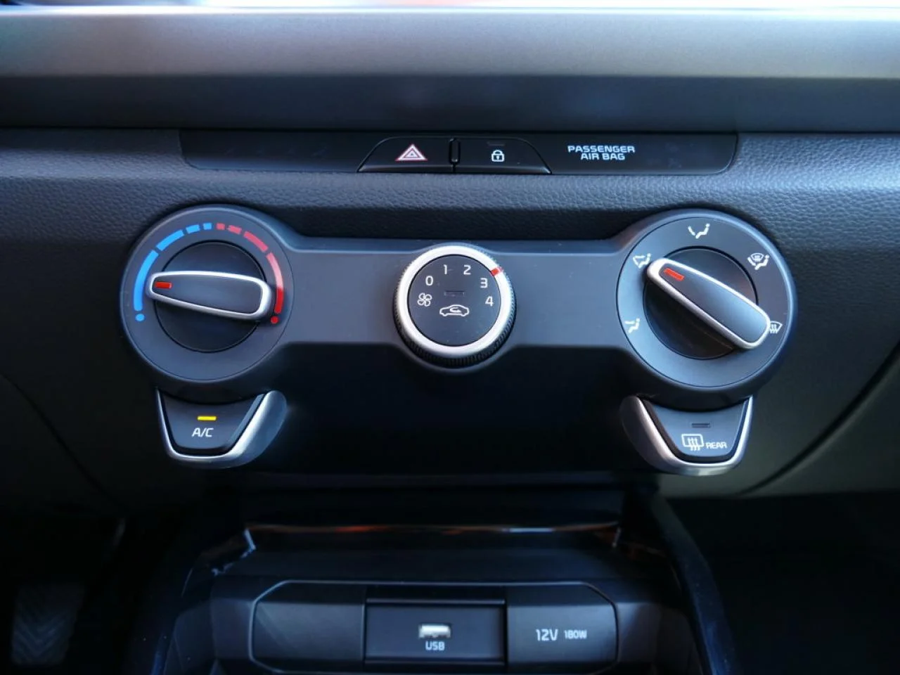 KIA RIO - Miniature 11 sur 20 - Cliquer pour voir cette photo