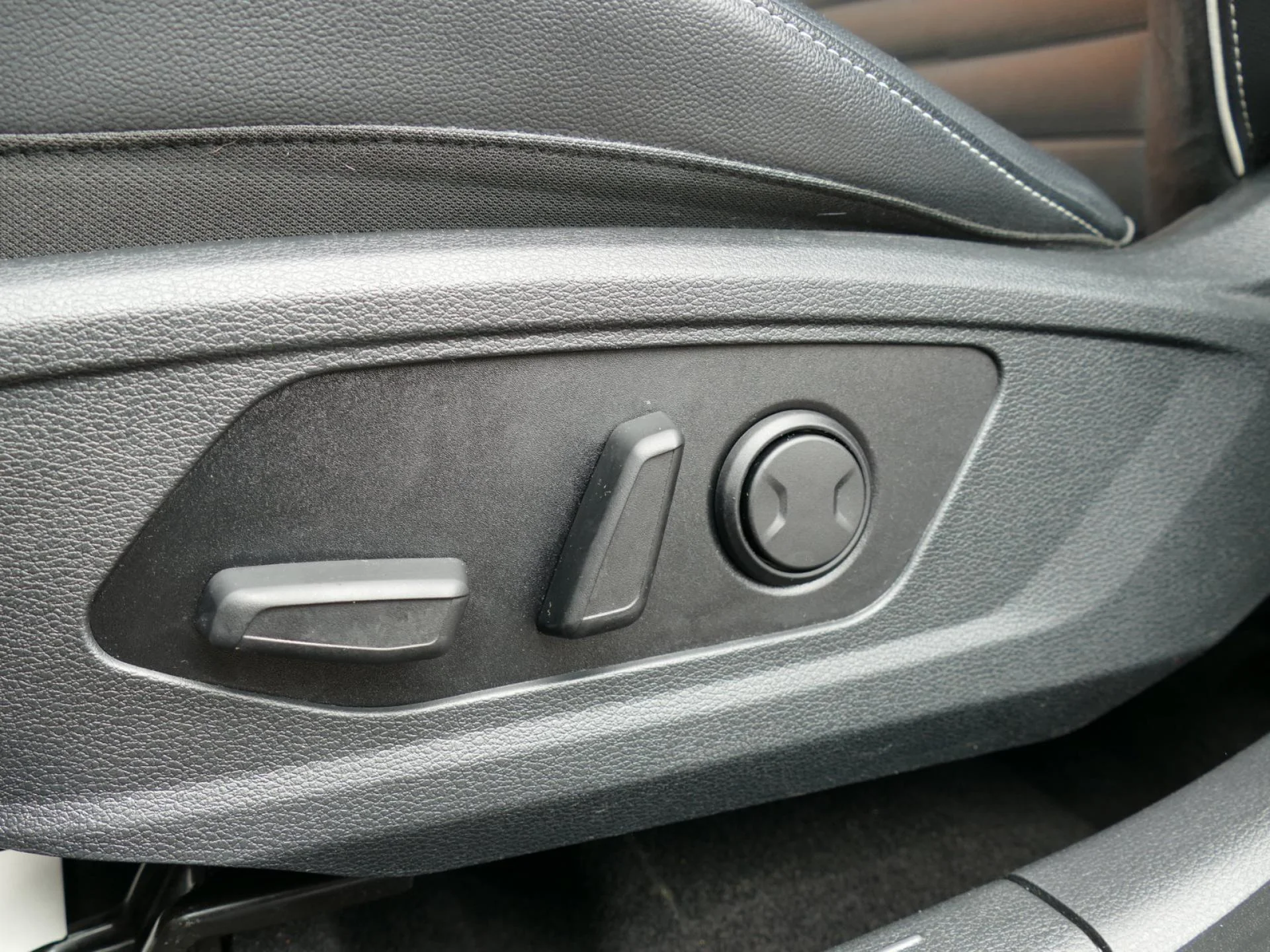 KIA SPORTAGE - Miniature 14 sur 31 - Cliquer pour voir cette photo
