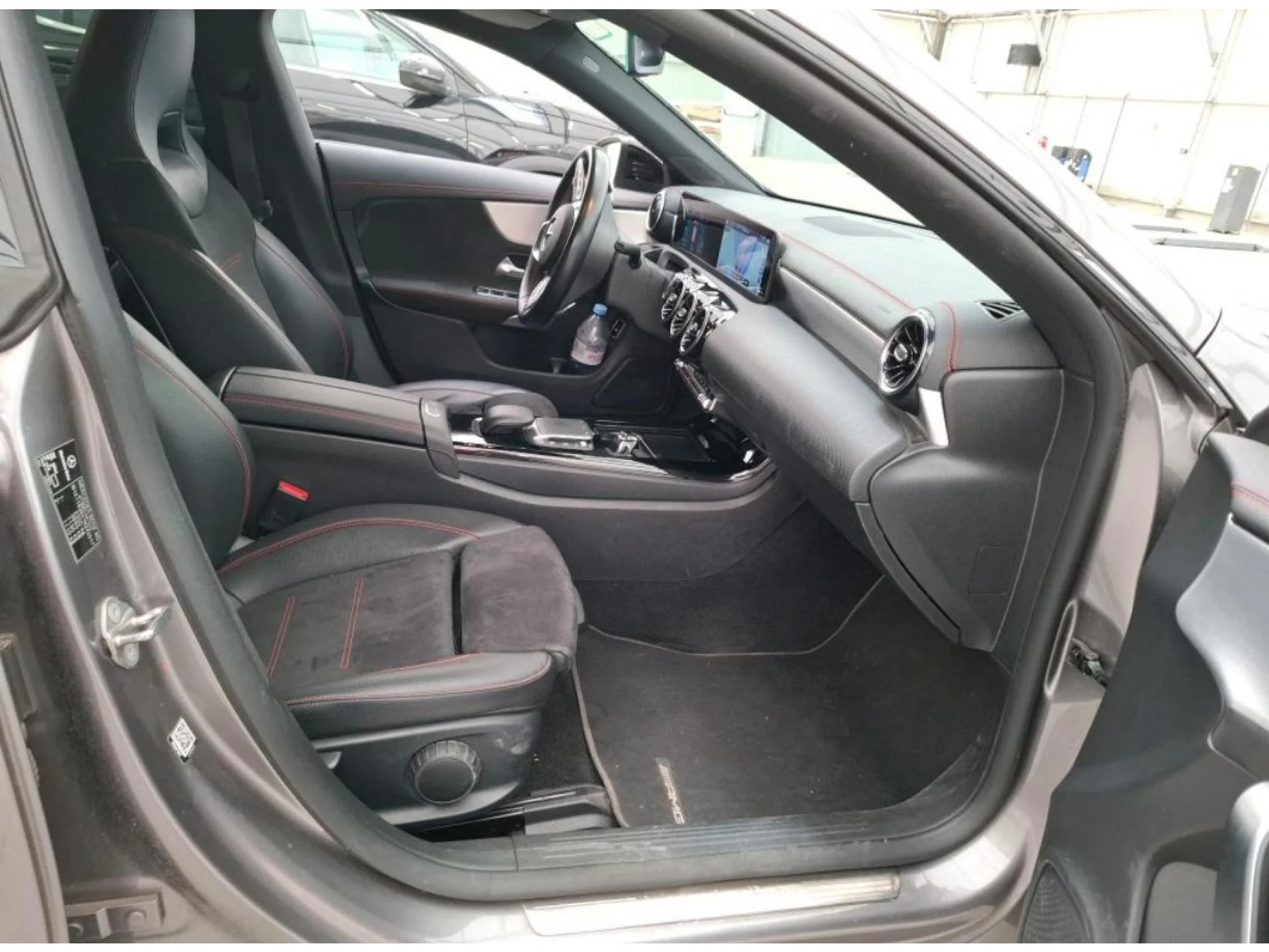 MERCEDES CLA - Miniature 4 sur 5 - Cliquer pour voir cette photo