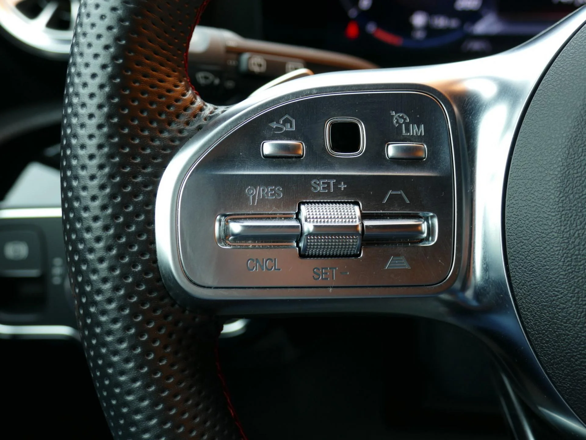 MERCEDES CLASSE A - Miniature 17 sur 34 - Cliquer pour voir cette photo