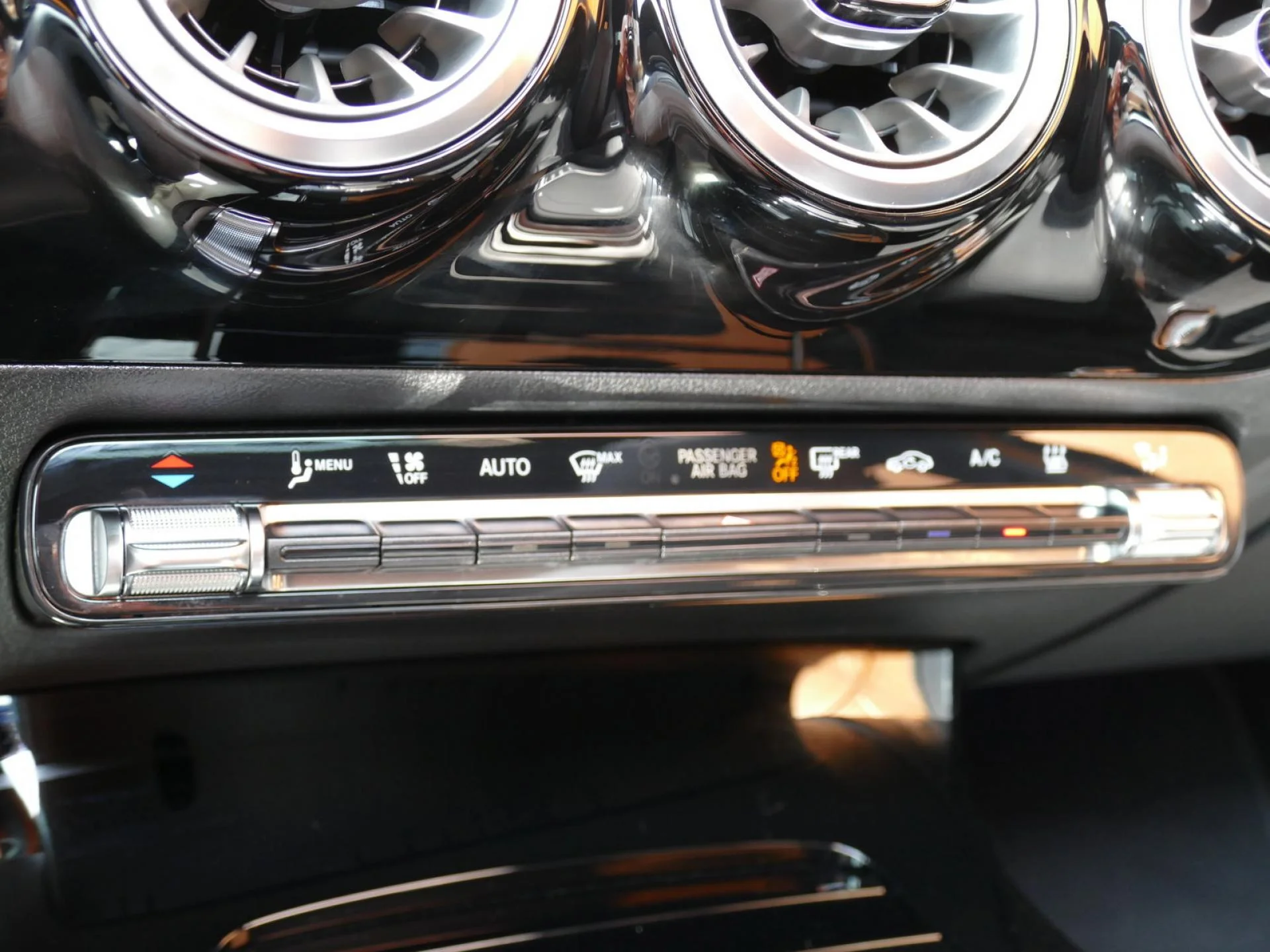 MERCEDES CLASSE A - Miniature 15 sur 32 - Cliquer pour voir cette photo