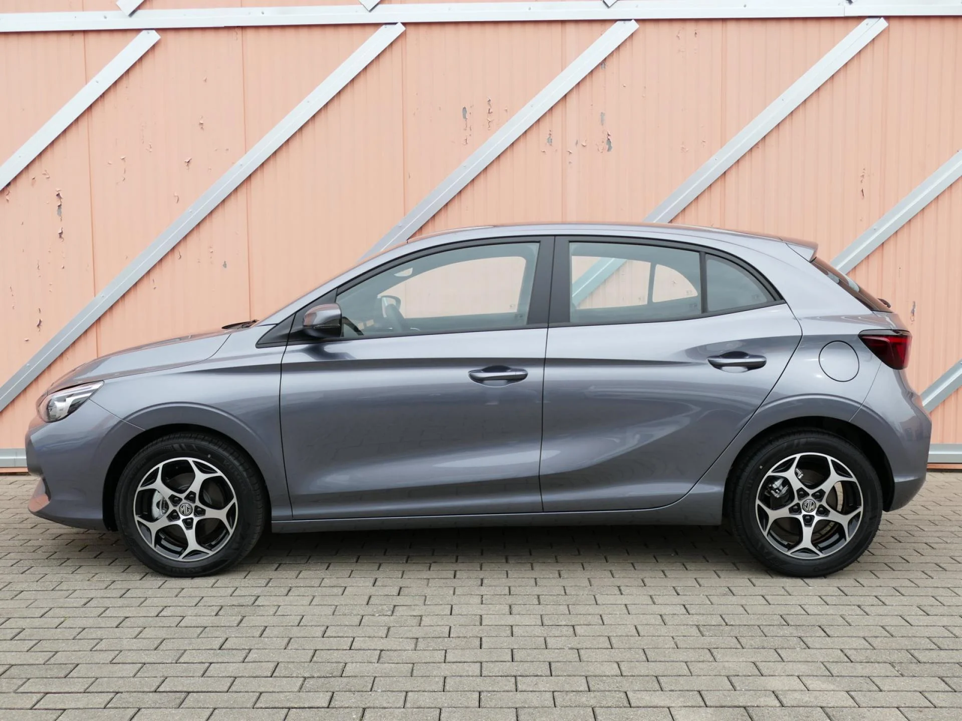 MG MOTOR MG3 - Miniature 3 sur 32 - Cliquer pour voir cette photo