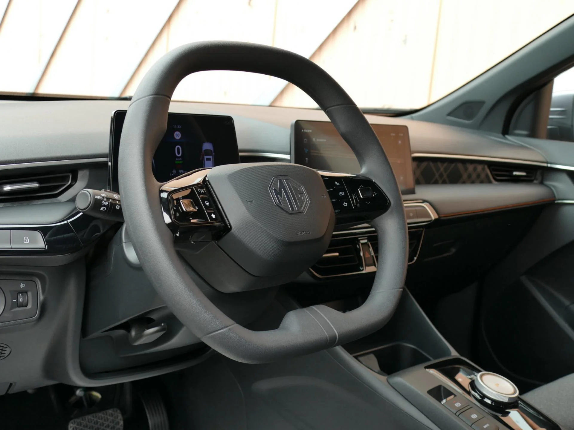 MG MOTOR MG3 - Miniature 16 sur 32 - Cliquer pour voir cette photo