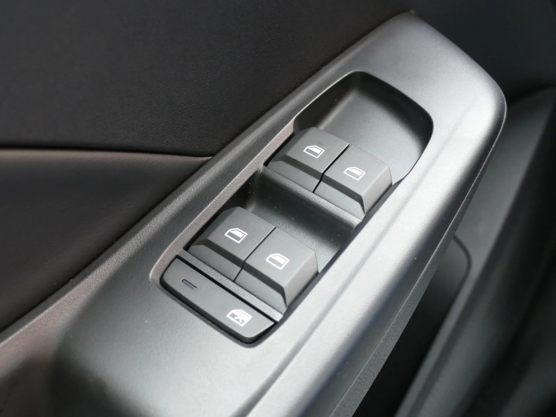 MG MOTOR MG3 - Miniature 24 sur 32 - Cliquer pour voir cette photo