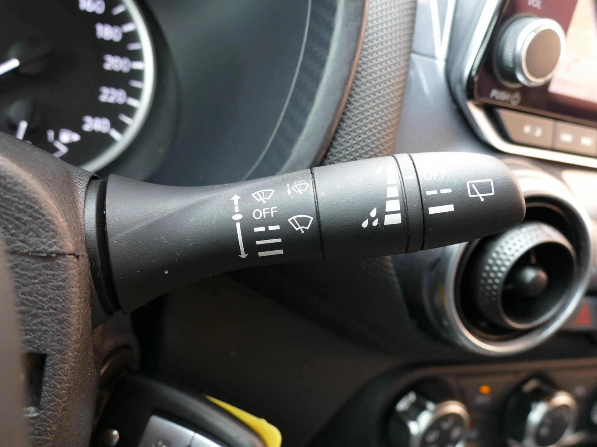 NISSAN JUKE - Miniature 20 sur 26 - Cliquer pour voir cette photo