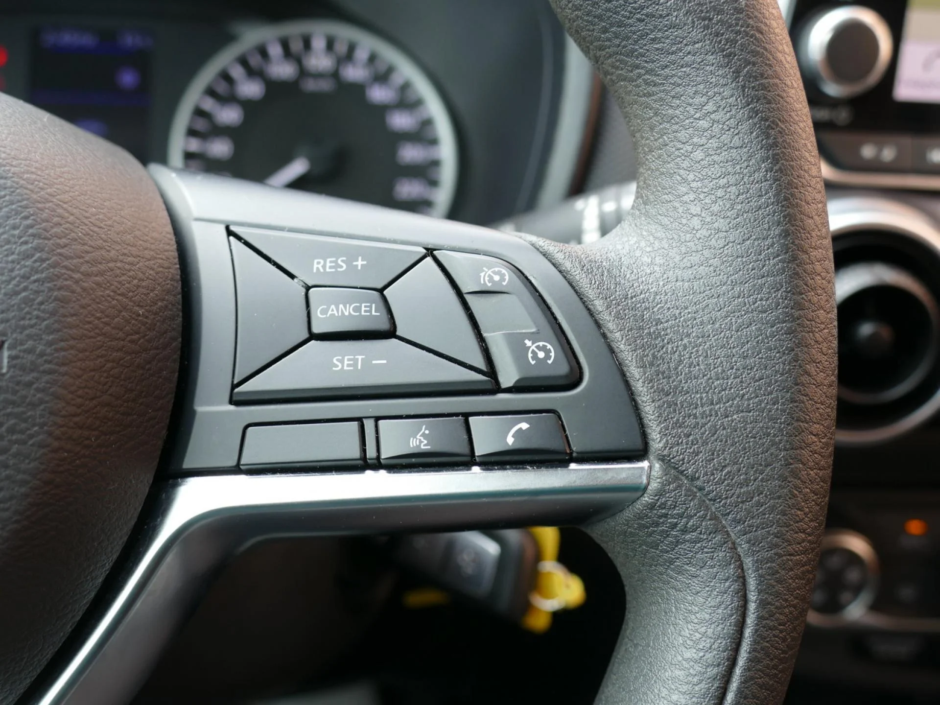 NISSAN JUKE - Miniature 14 sur 26 - Cliquer pour voir cette photo