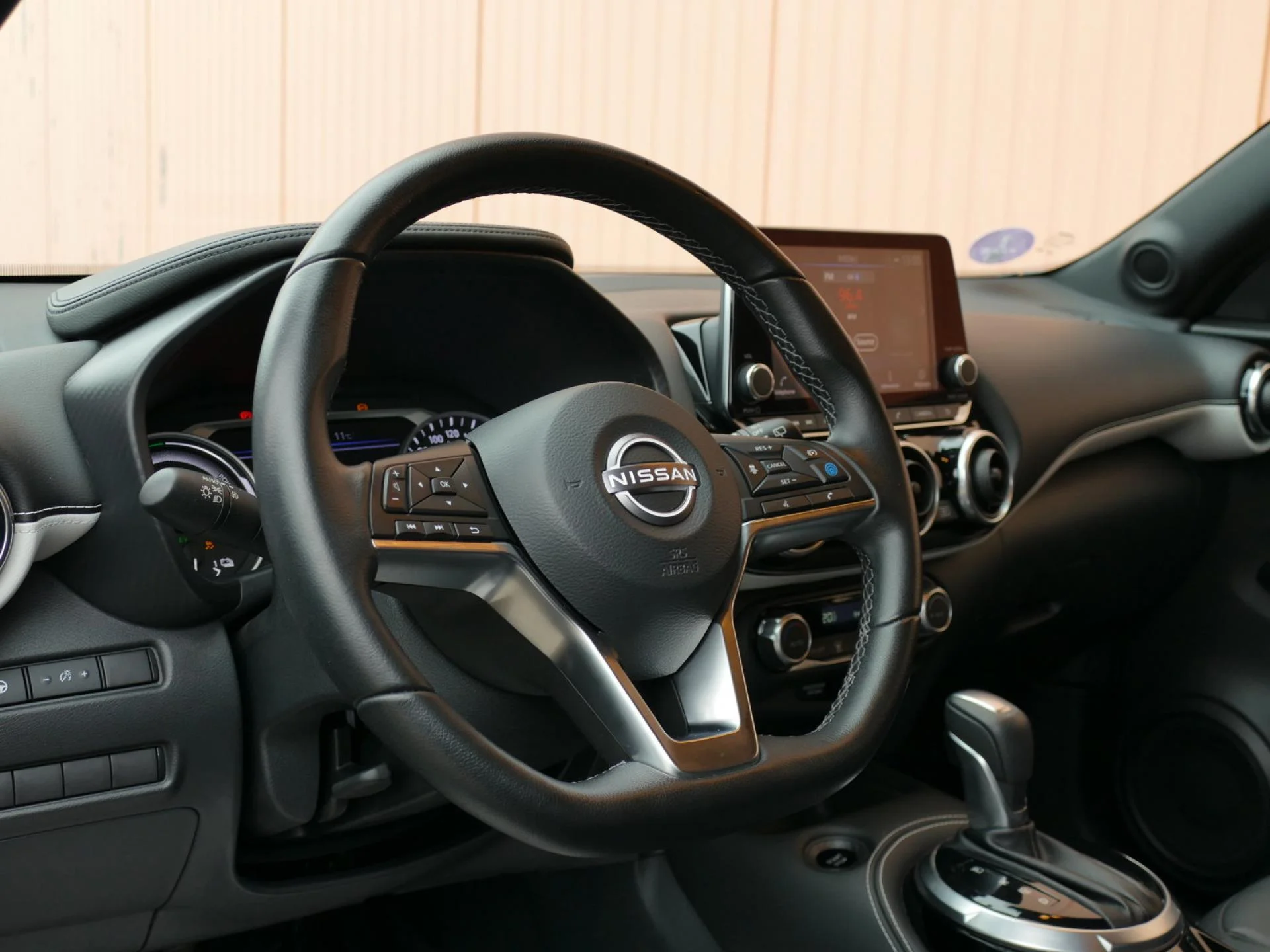 NISSAN JUKE - Miniature 13 sur 31 - Cliquer pour voir cette photo