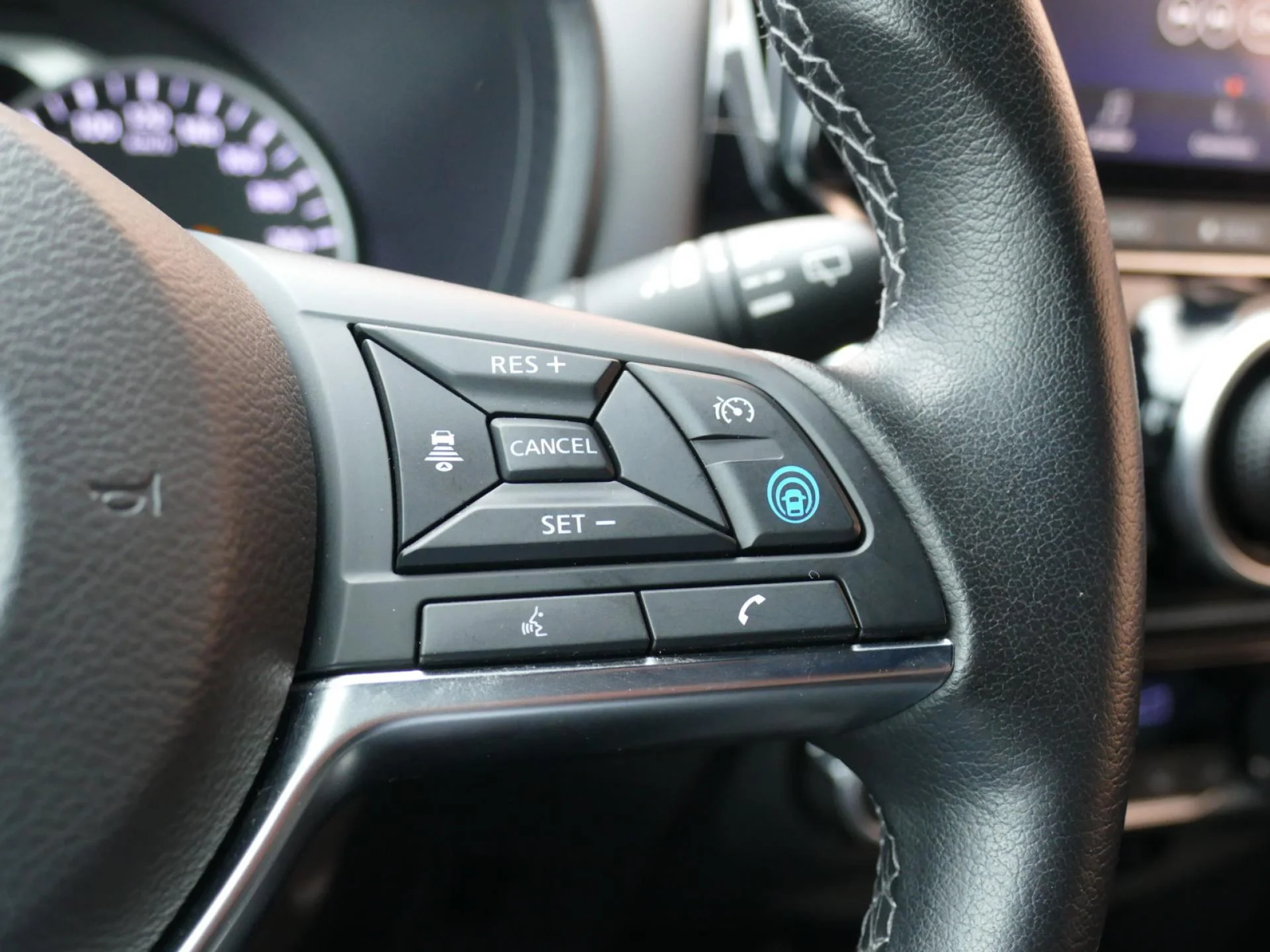 NISSAN JUKE - Miniature 14 sur 31 - Cliquer pour voir cette photo