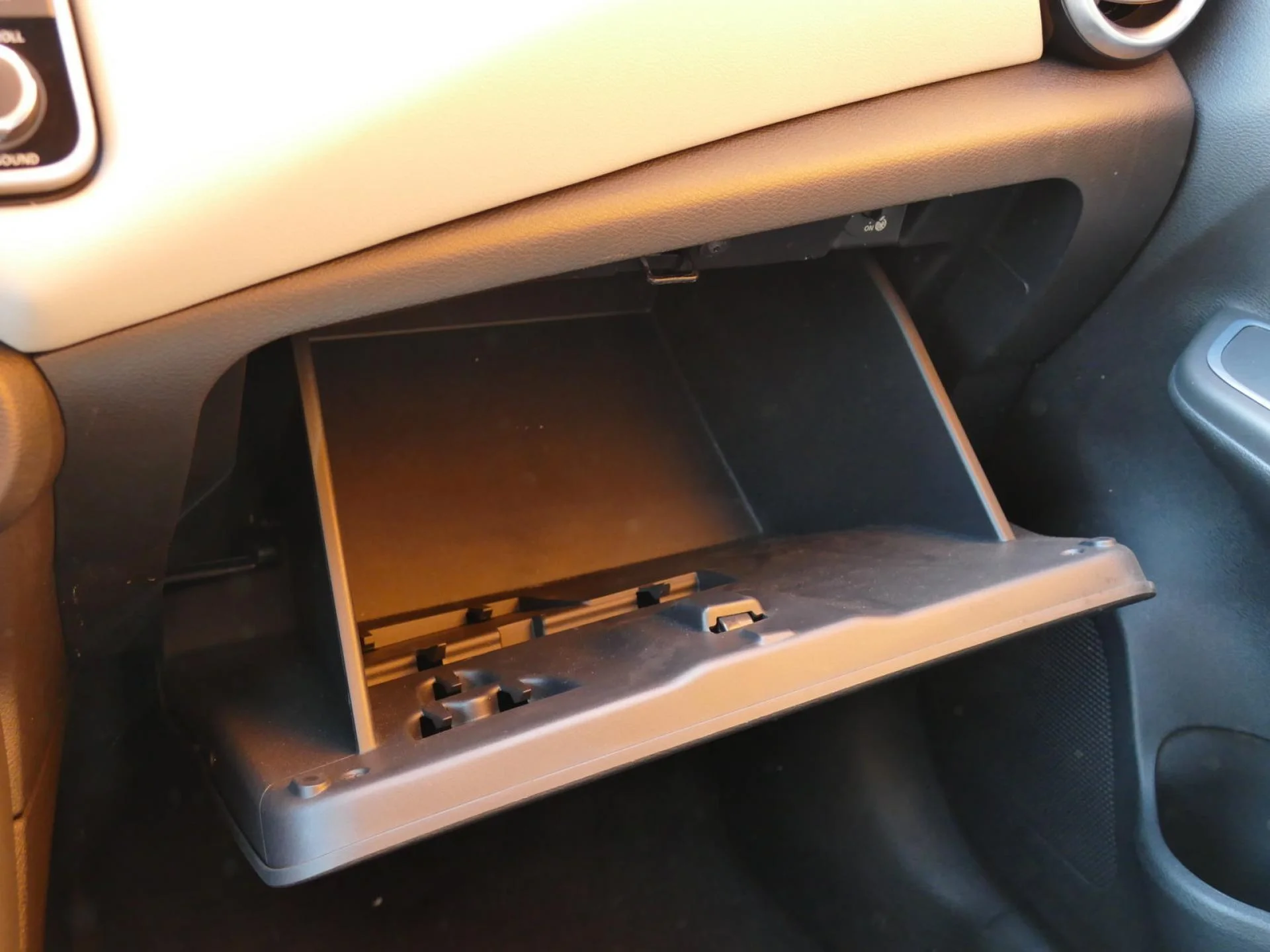 NISSAN MICRA - Miniature 19 sur 32 - Cliquer pour voir cette photo