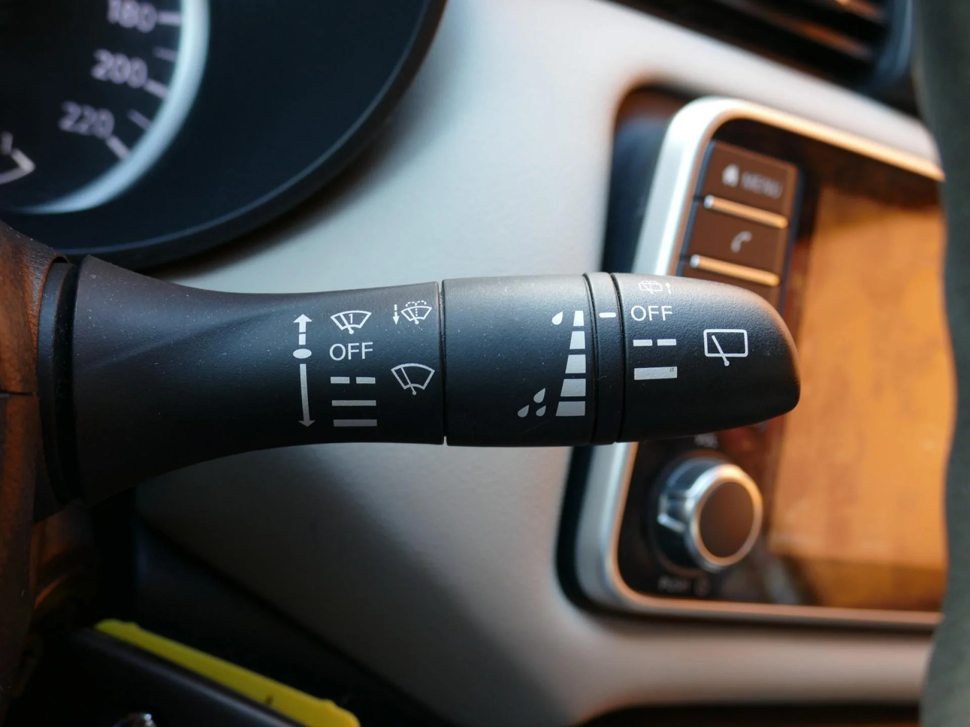 NISSAN MICRA - Miniature 22 sur 32 - Cliquer pour voir cette photo